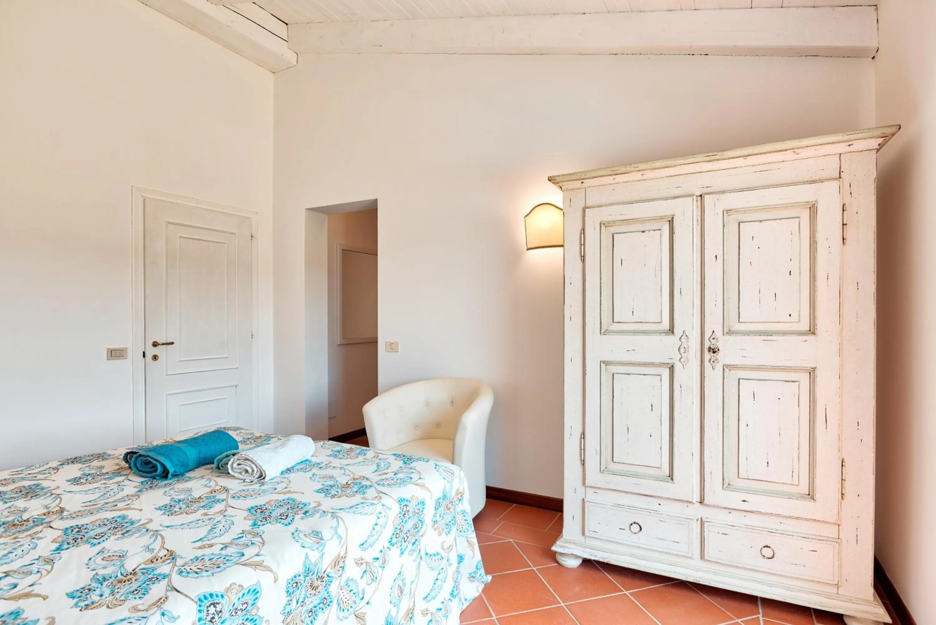 Living room, Bed in Villa Costanza