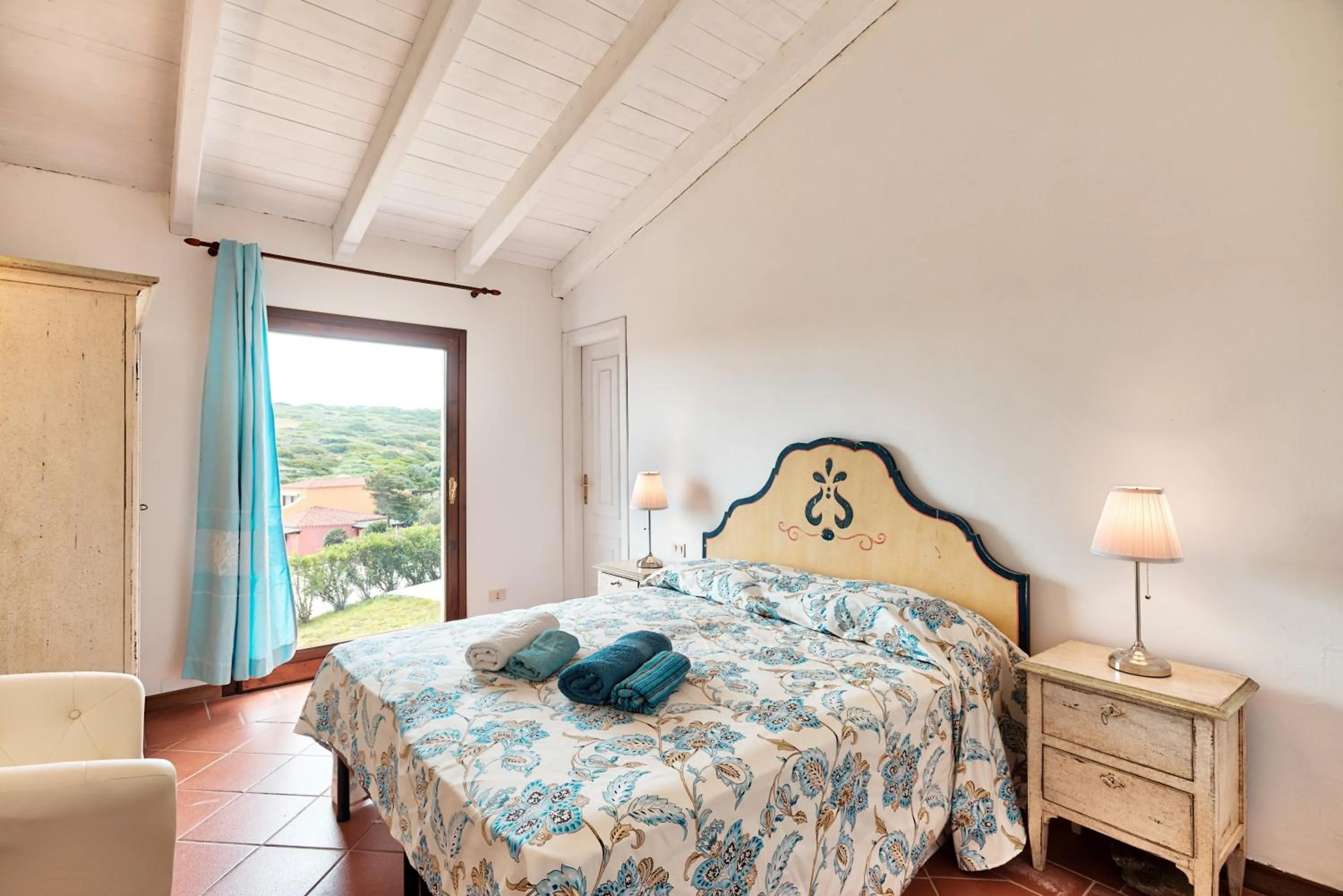 Living room, Bed in Villa Costanza