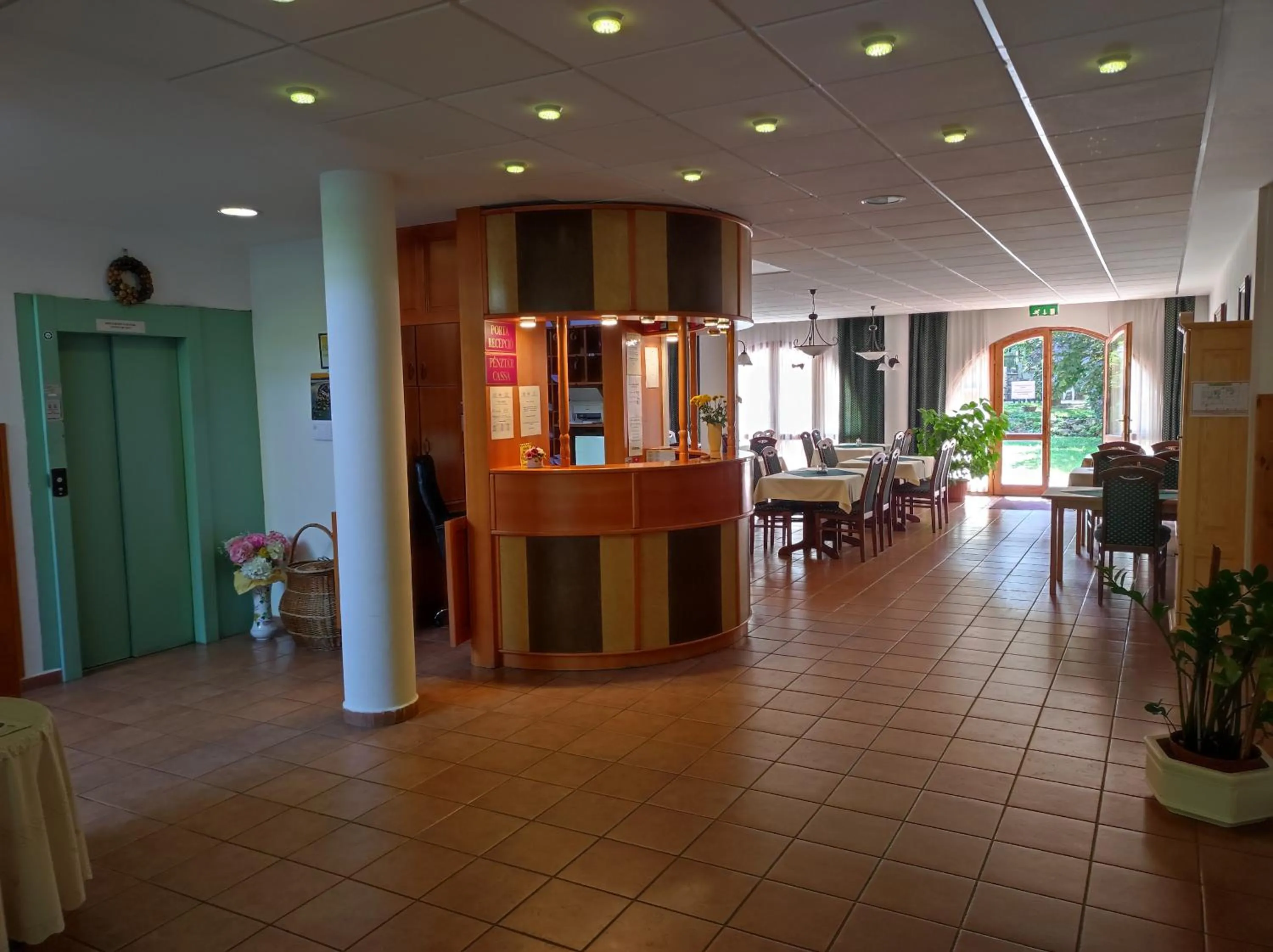 Restaurant/places to eat in Ágnes Hotel