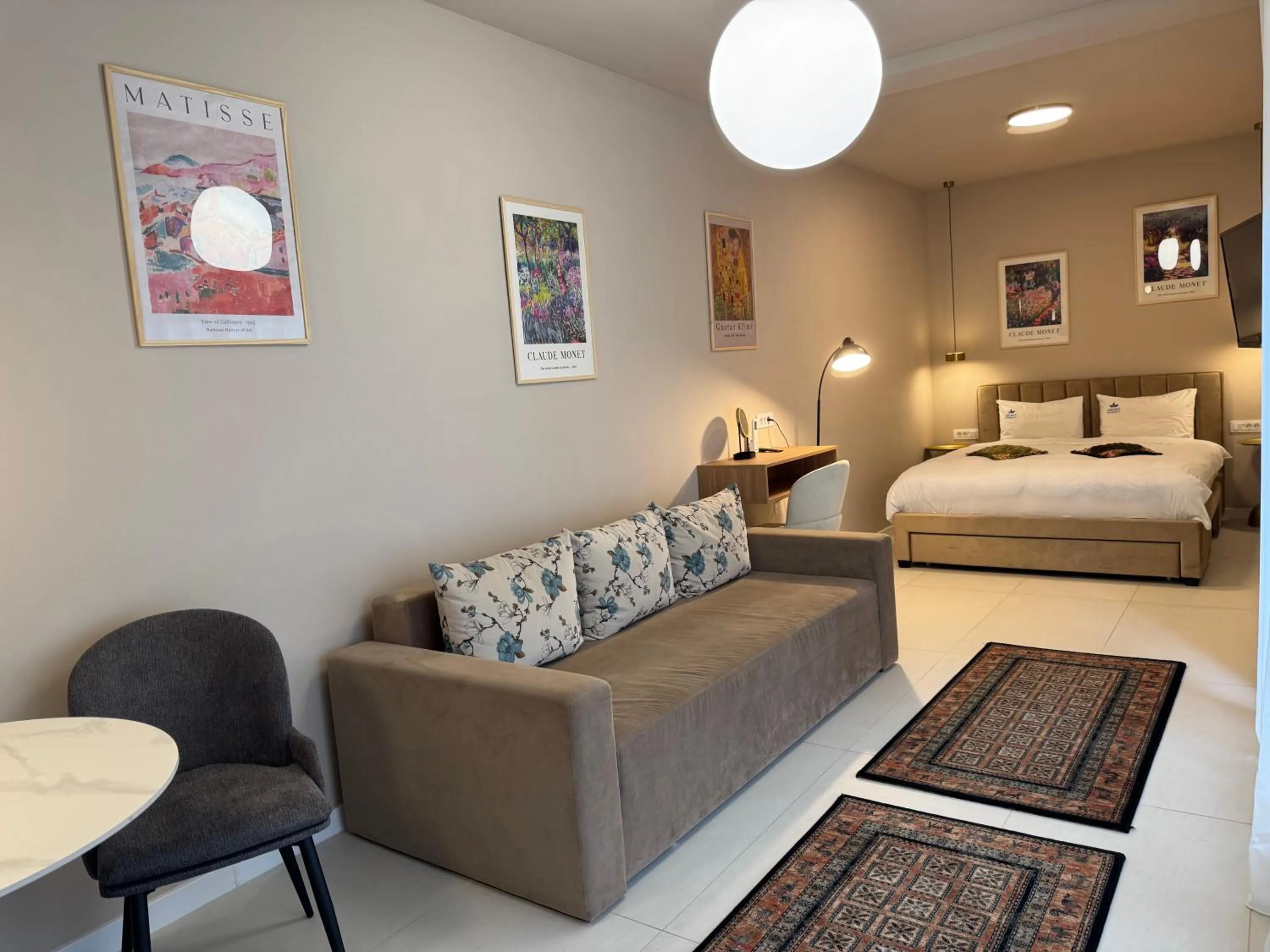 View (from property/room), Bed in Lucas 10 Apartments