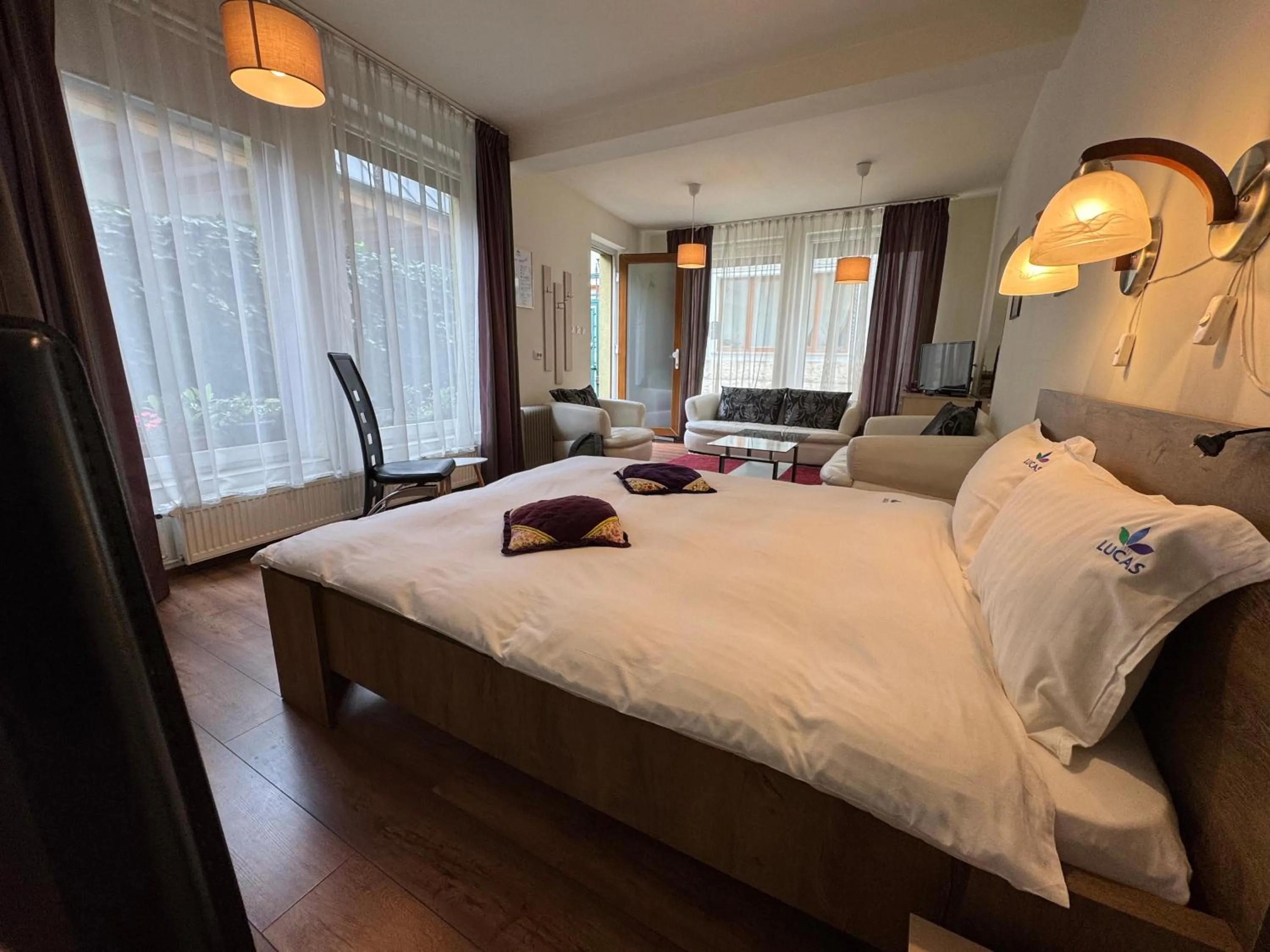 Bed in Lucas 10 Apartments