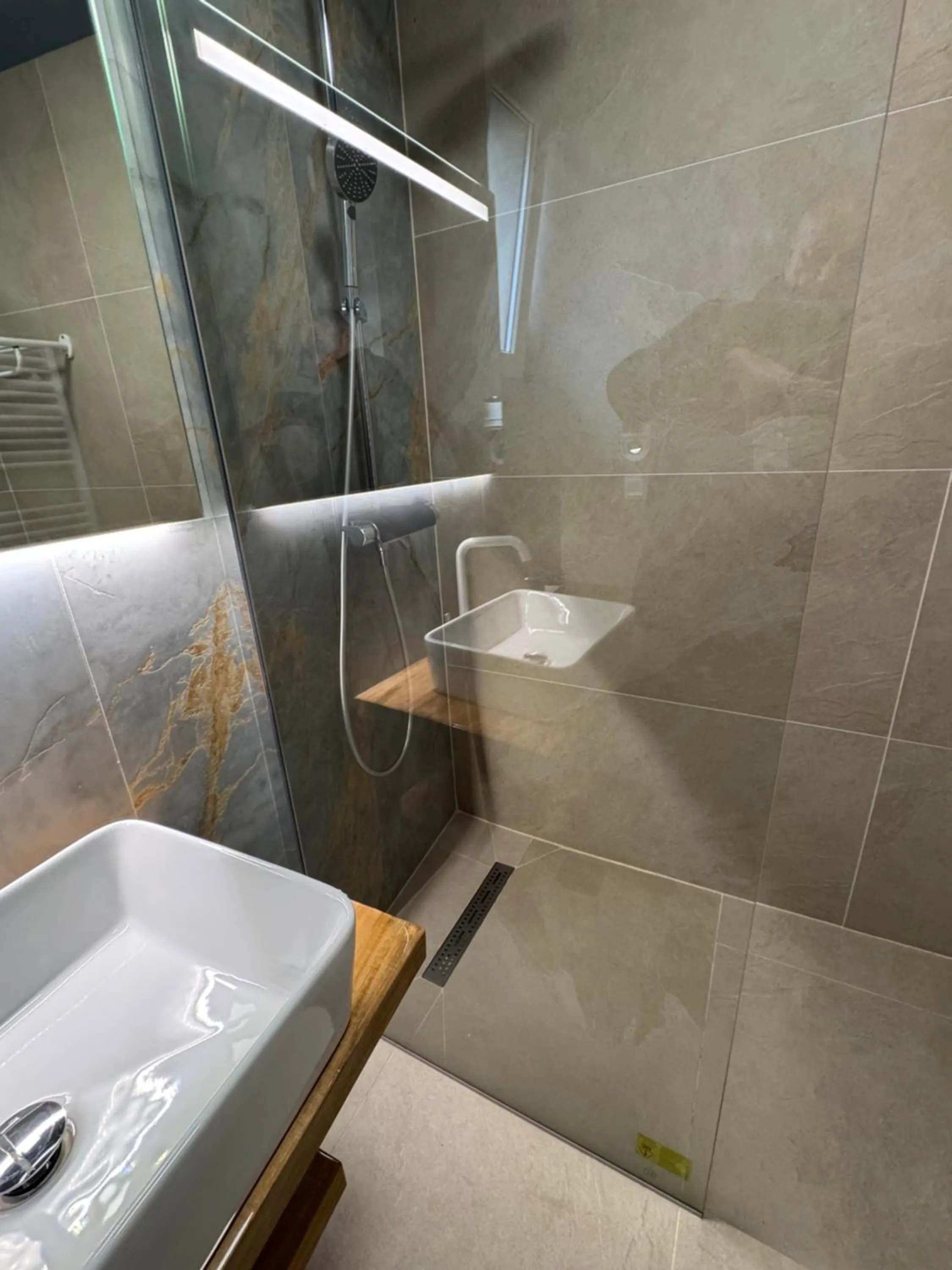 Shower in Lucas 10 Apartments