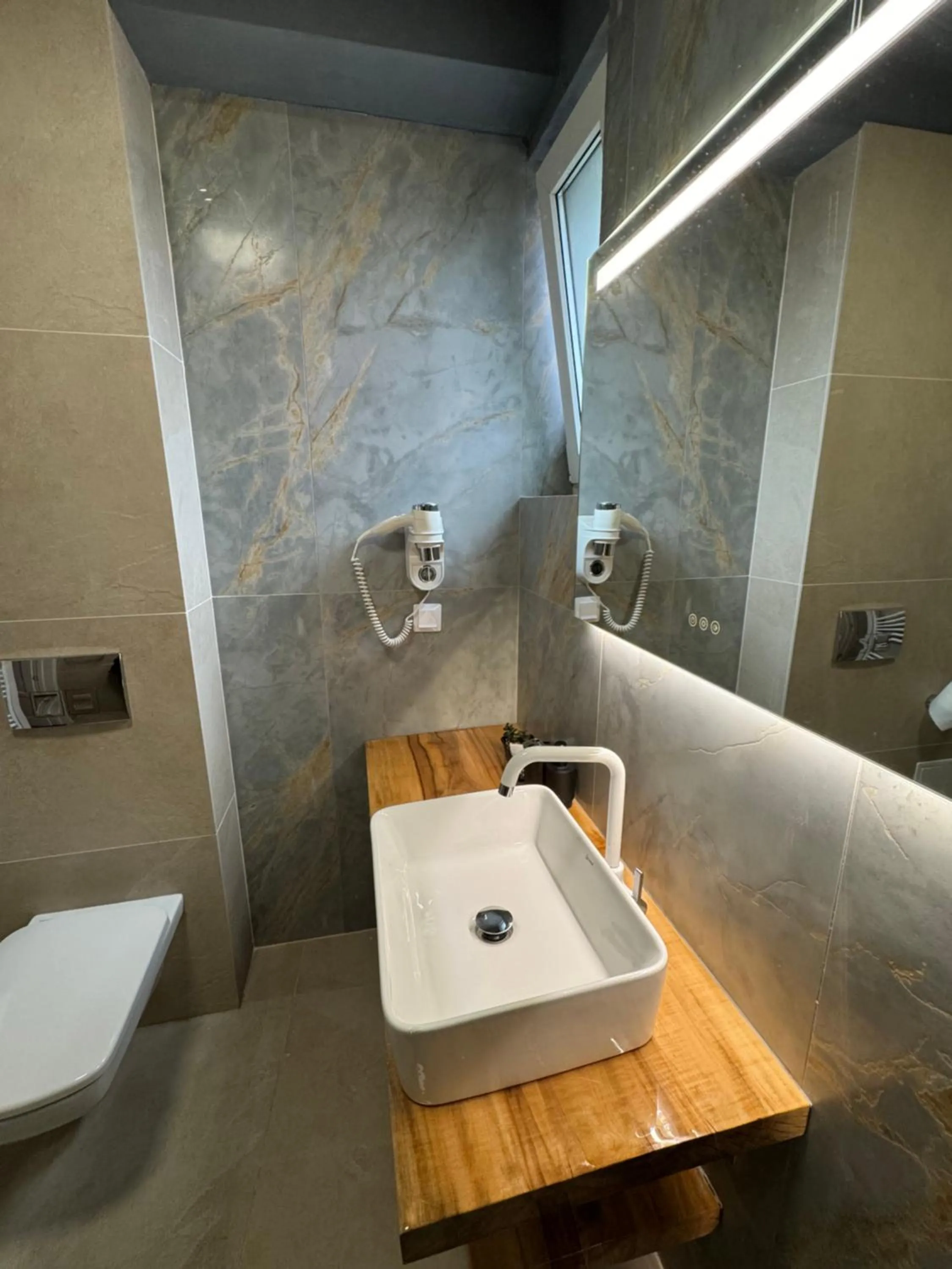 Bathroom in Lucas 10 Apartments