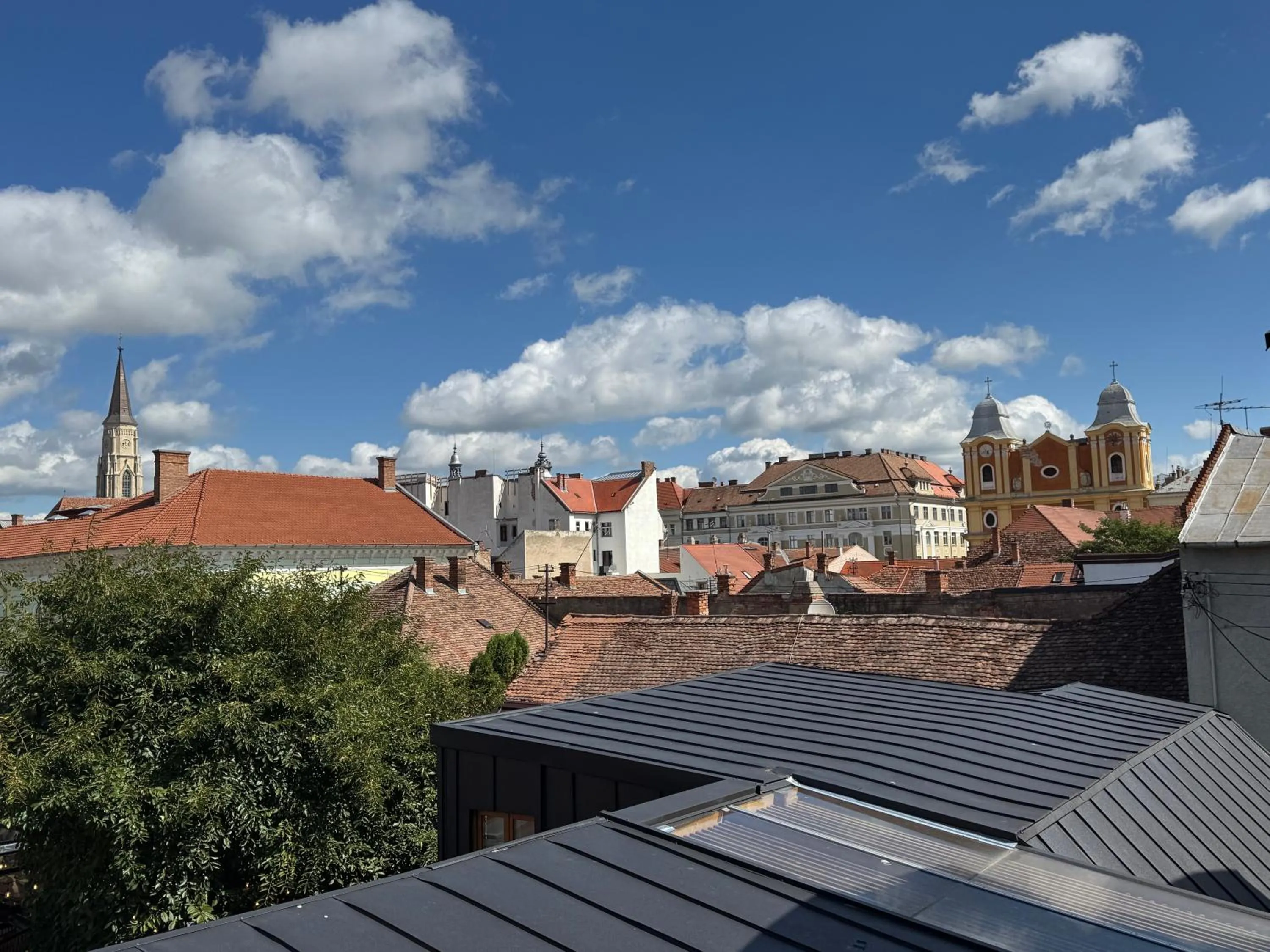 Neighbourhood in Lucas 10 Apartments