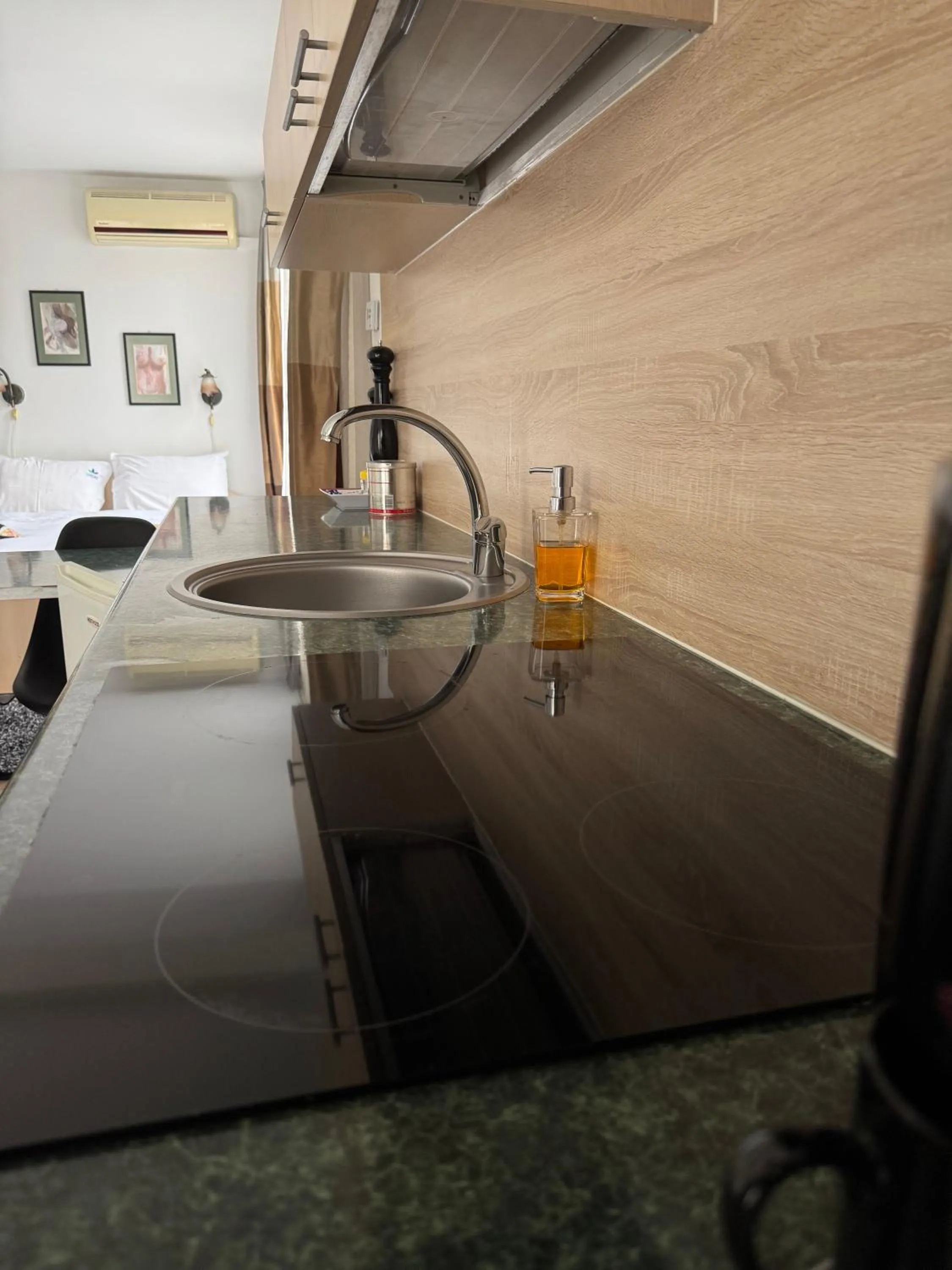 Kitchen or kitchenette in Lucas 10 Apartments