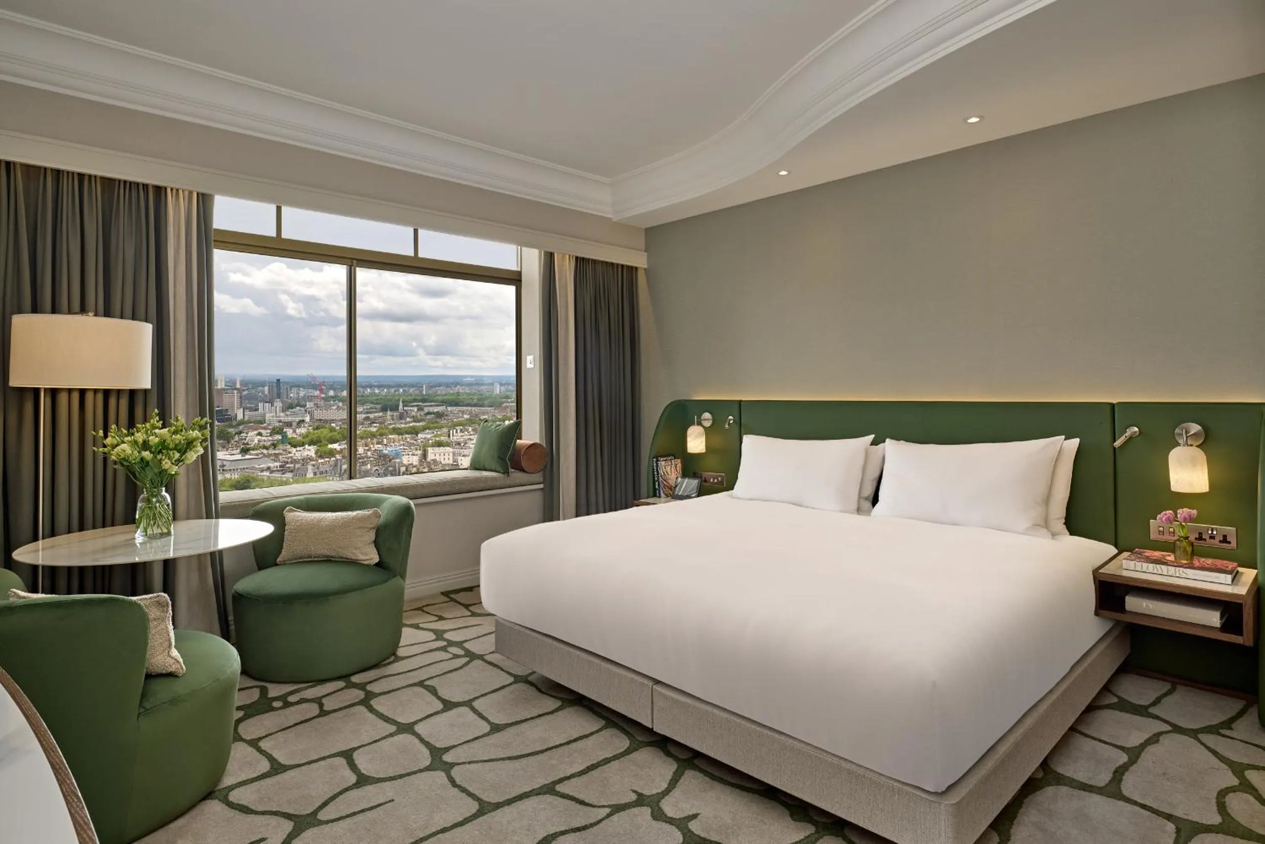 Bedroom, Bed in London Hilton on Park Lane