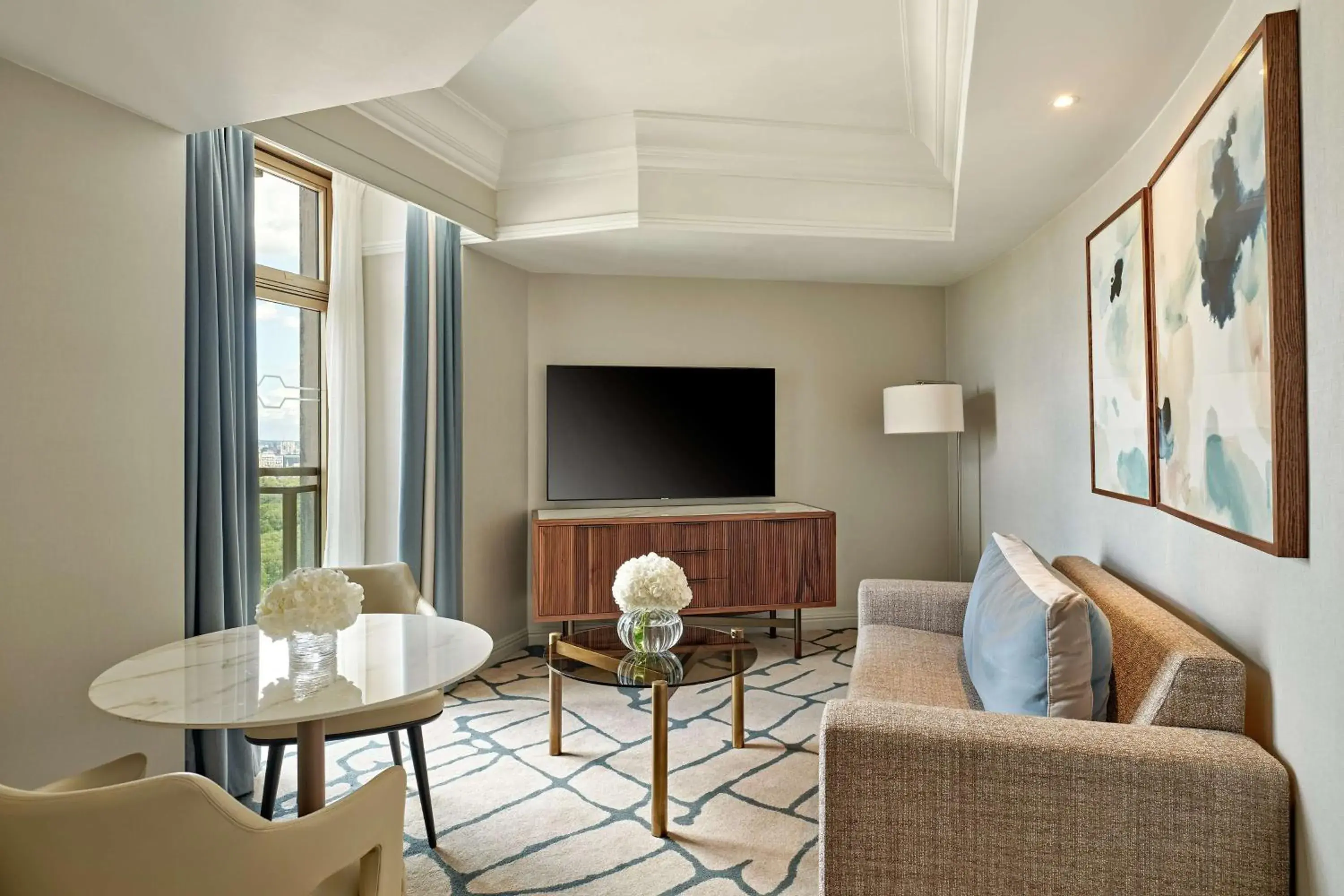 Executive Mayfair Suite With Lounge Access in London Hilton on Park Lane Executive Mayfair Suite With Lounge Access in London Hilton on Park Lane