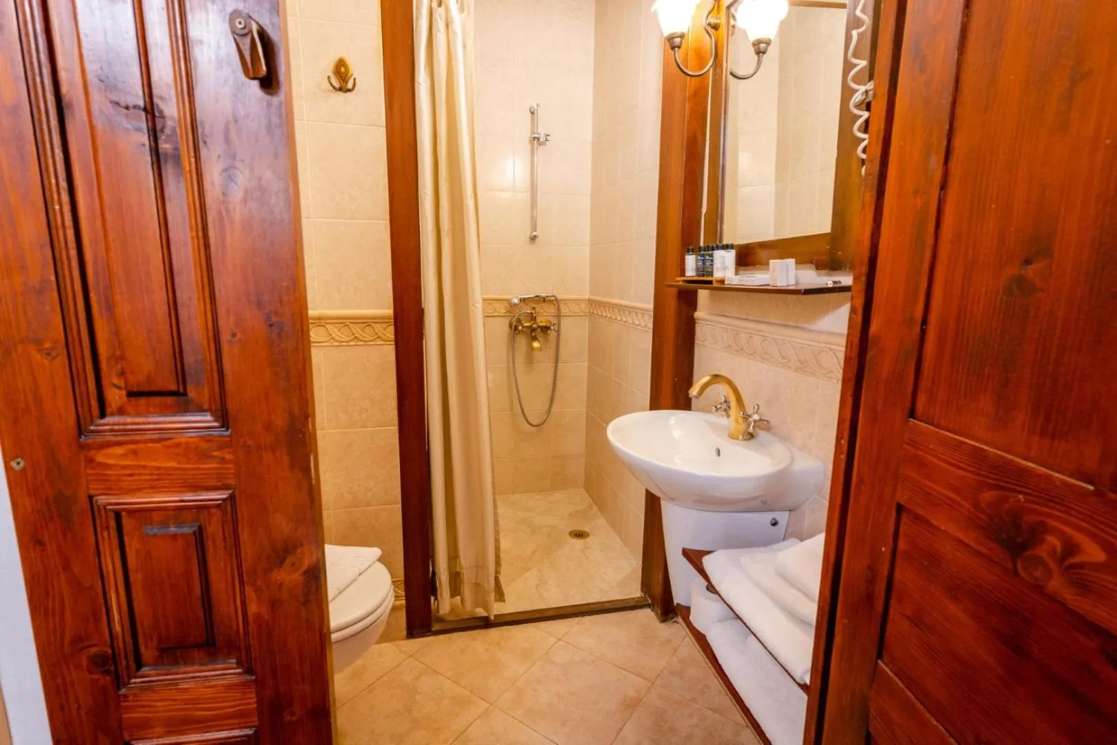 Shower in Old Legends Hotel