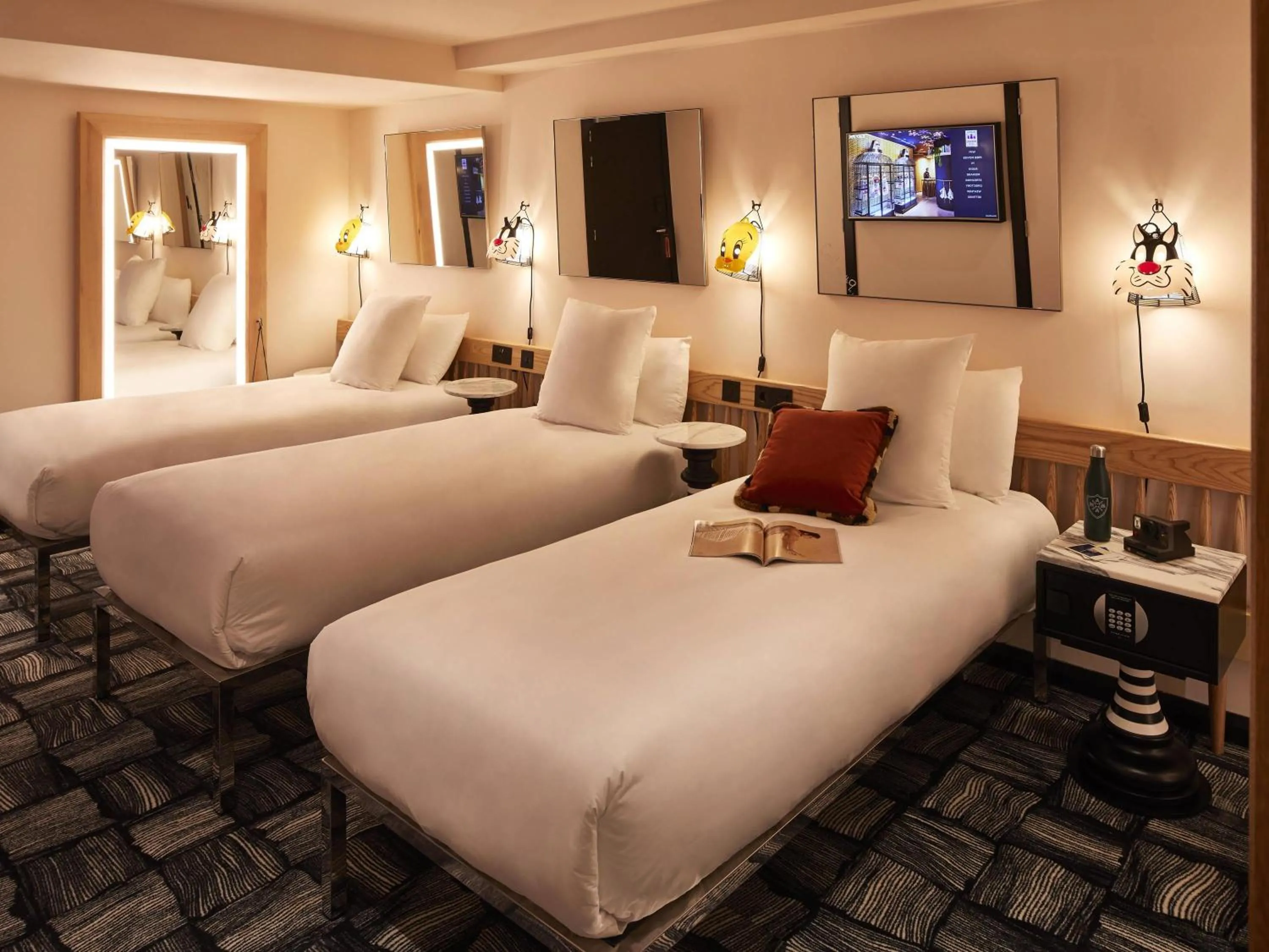 Bedroom, Bed in Mama Shelter London - Shoreditch