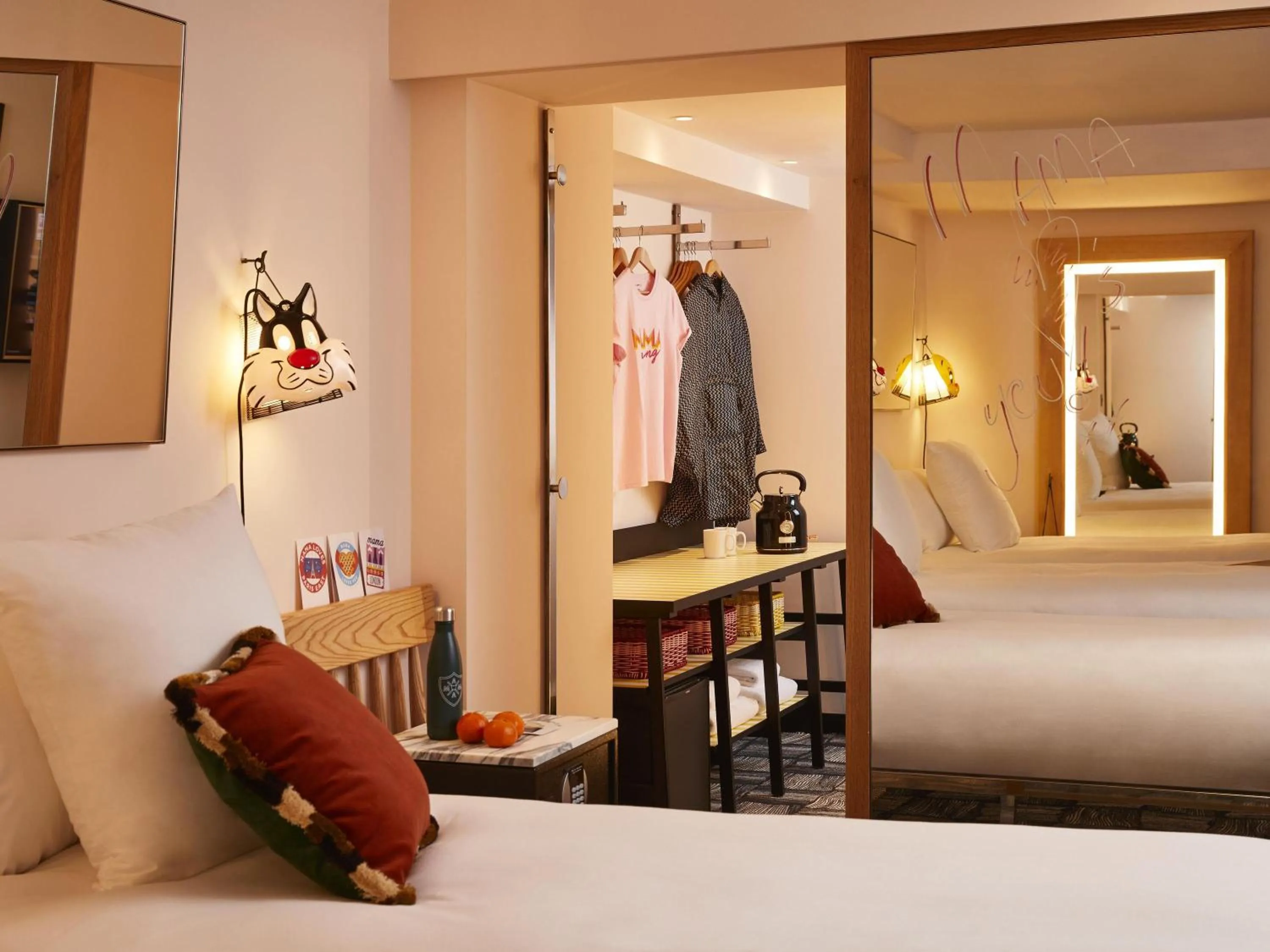 Bedroom, Bed in Mama Shelter London - Shoreditch