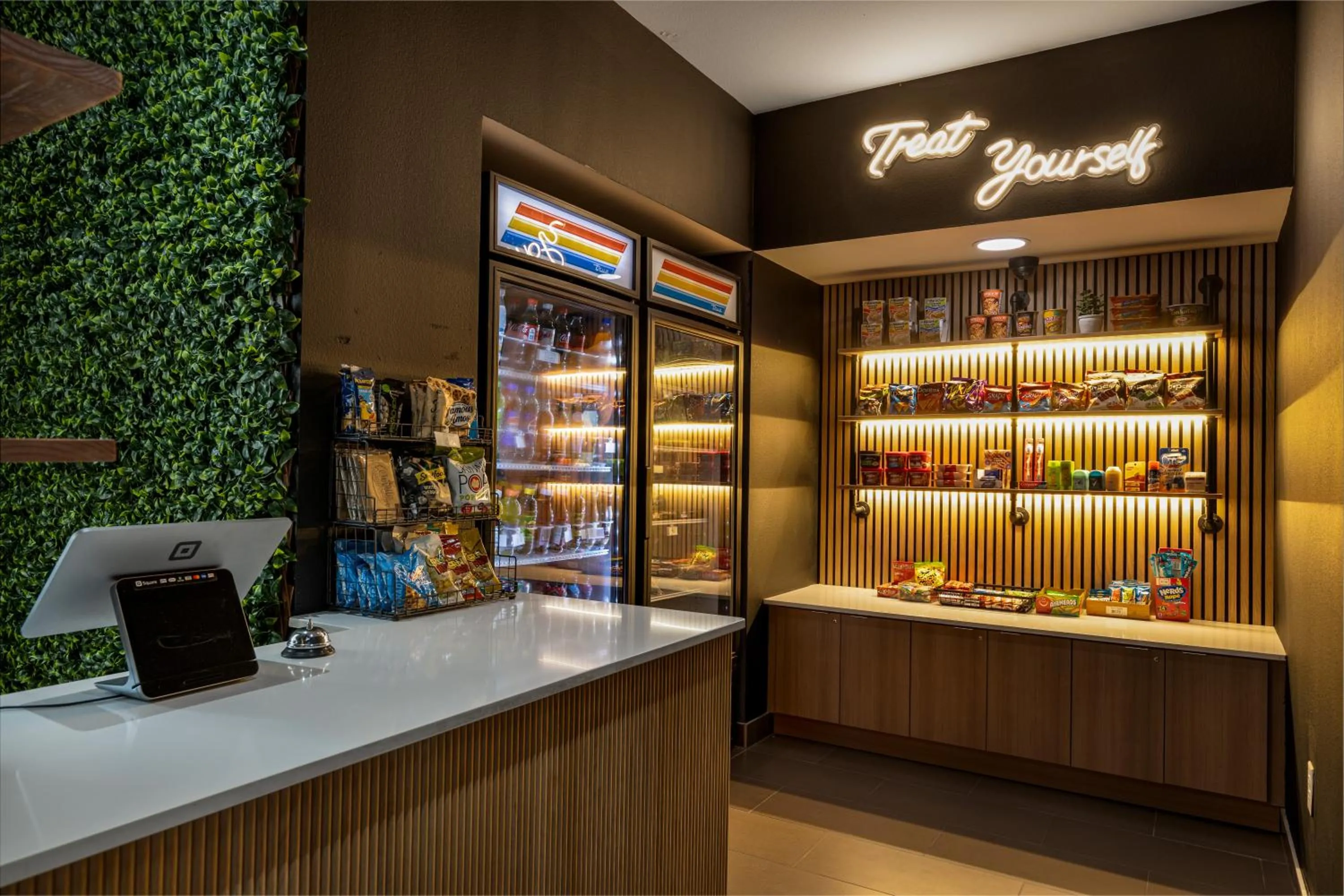 Food and drinks in The Block Hotel