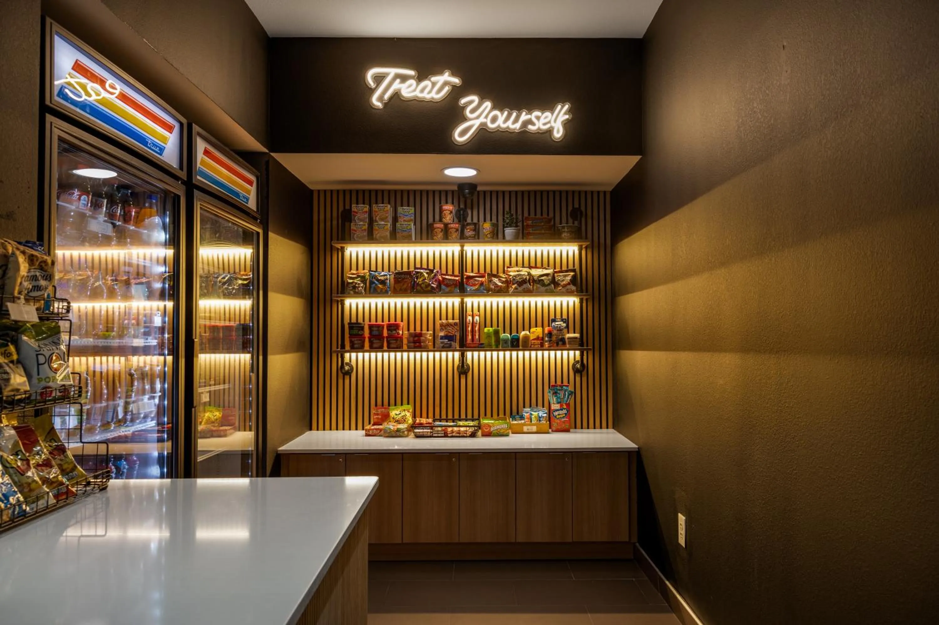 Food and drinks in The Block Hotel