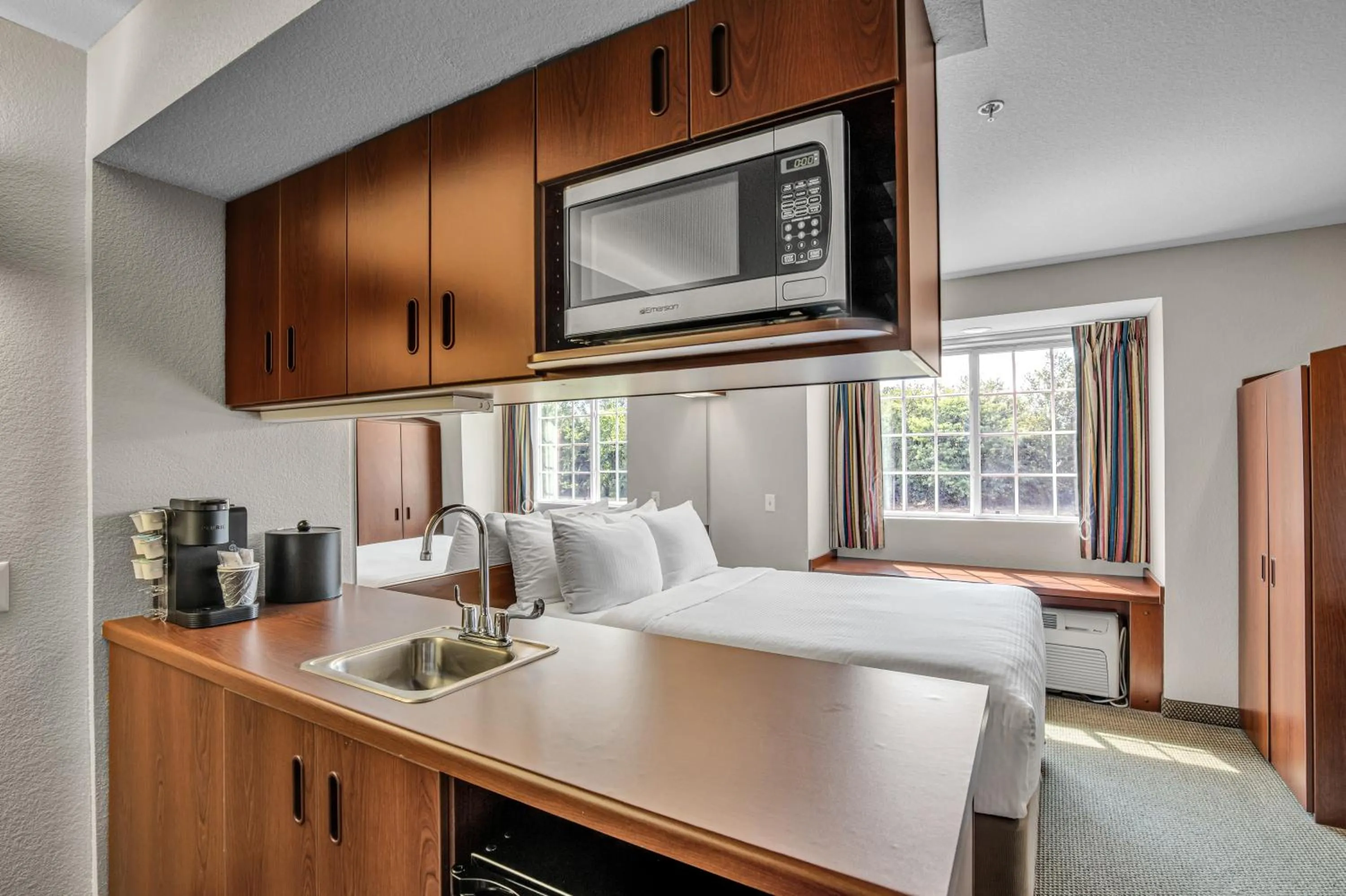 Coffee/tea facilities in The Block Hotel