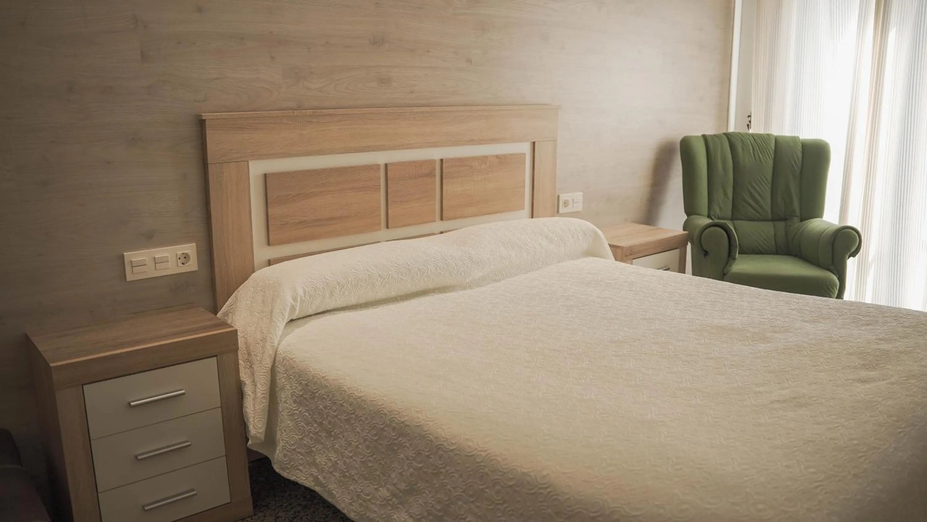 Bed in Hotel Restaurante Boabdil