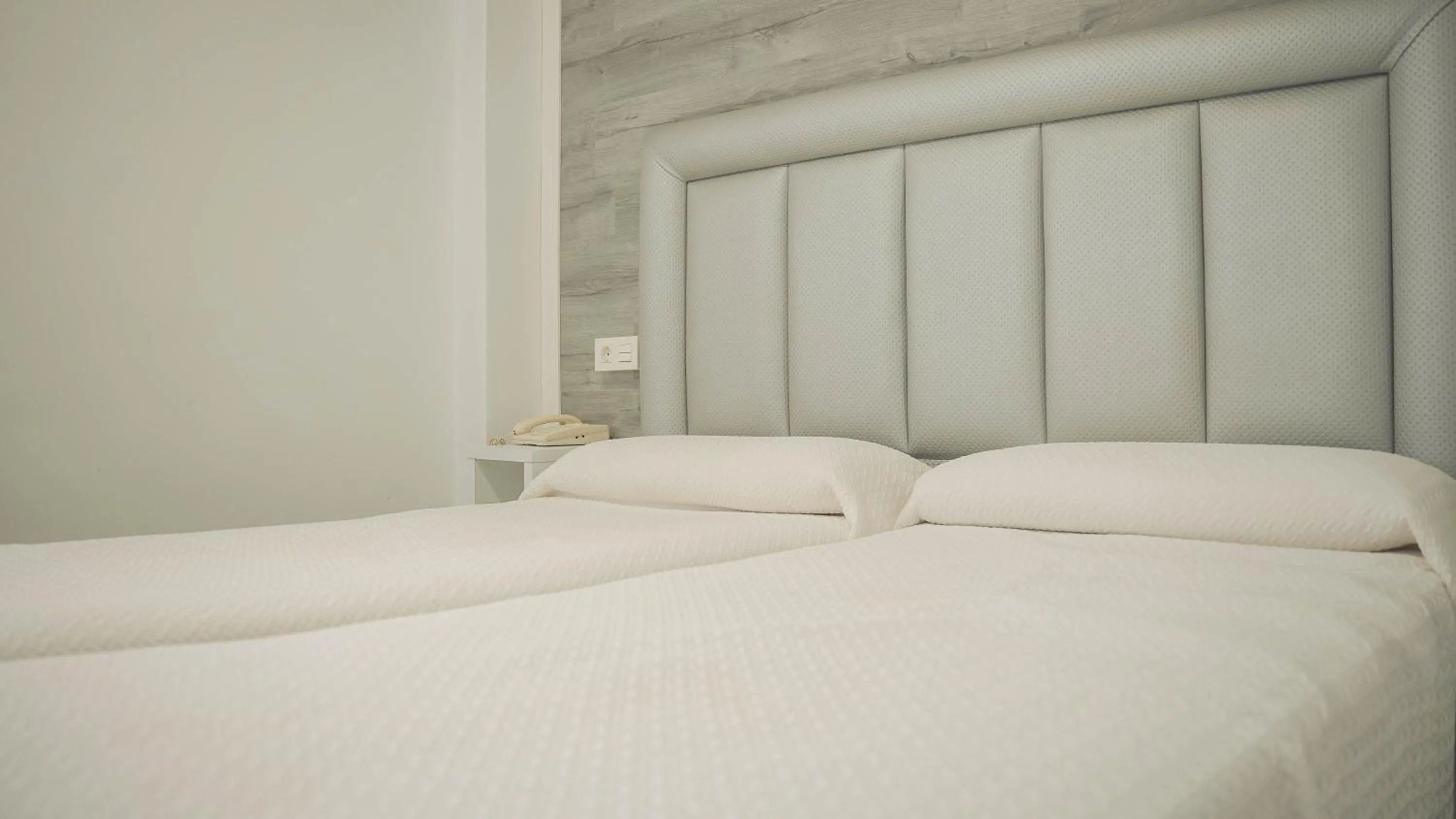 Bed in Hotel Restaurante Boabdil