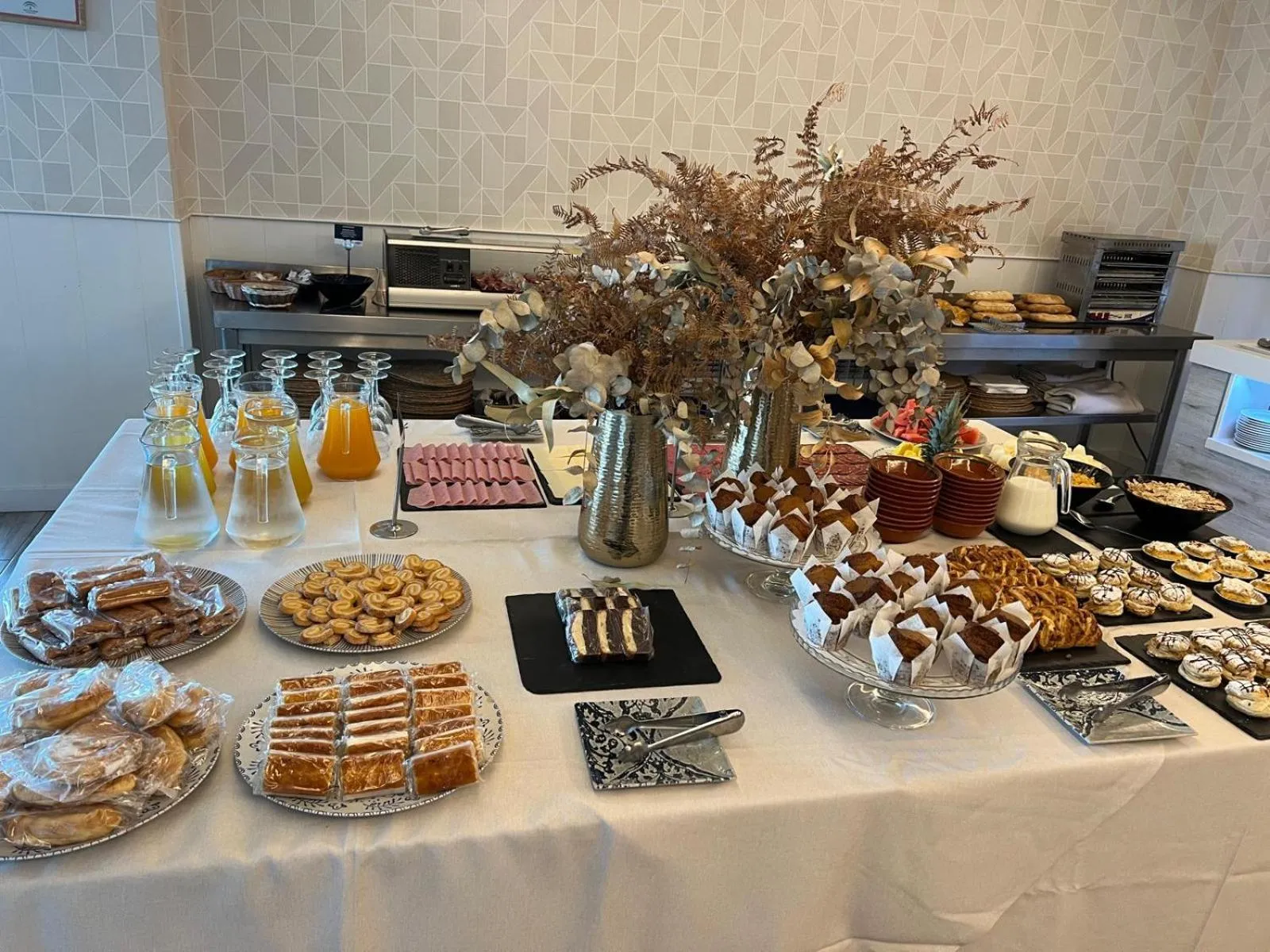 Buffet breakfast in Hotel Restaurante Boabdil