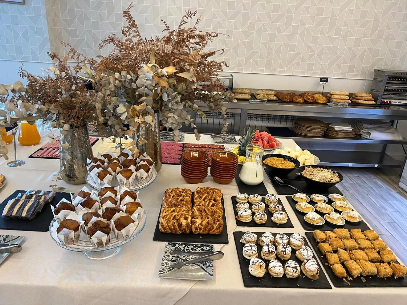 Buffet breakfast in Hotel Restaurante Boabdil