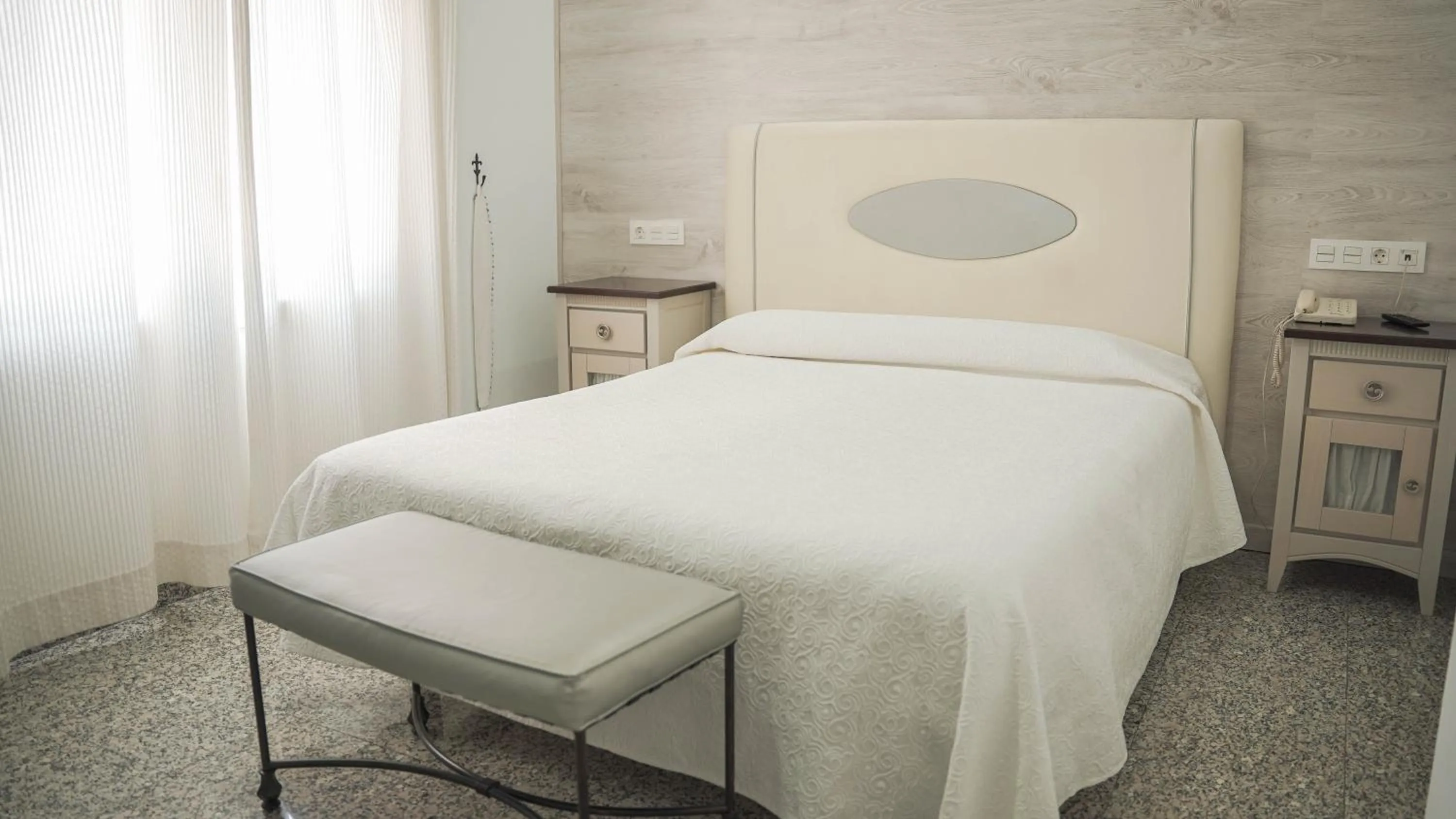 Bed in Hotel Restaurante Boabdil