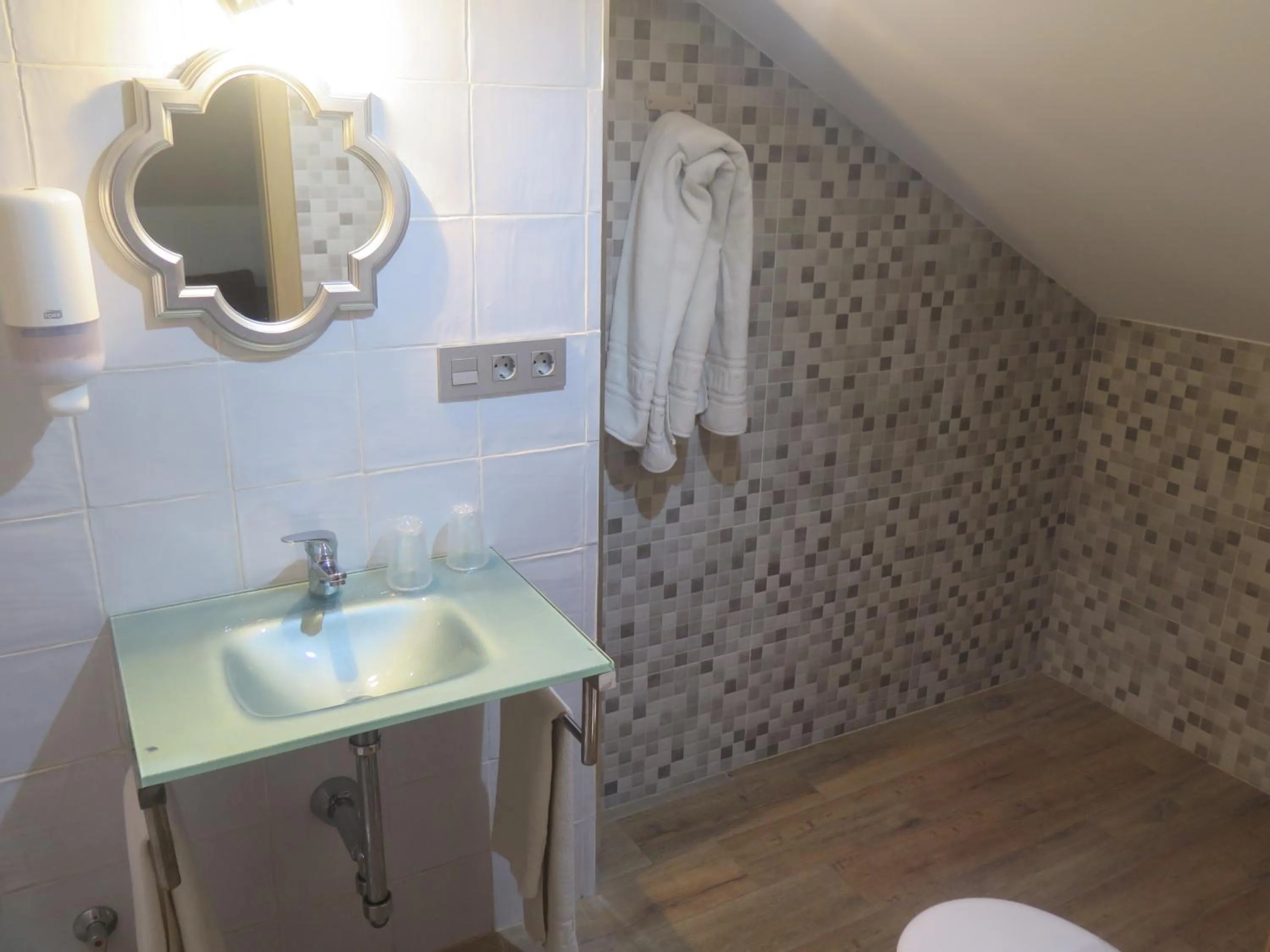 Bathroom in Hotel Restaurante Boabdil