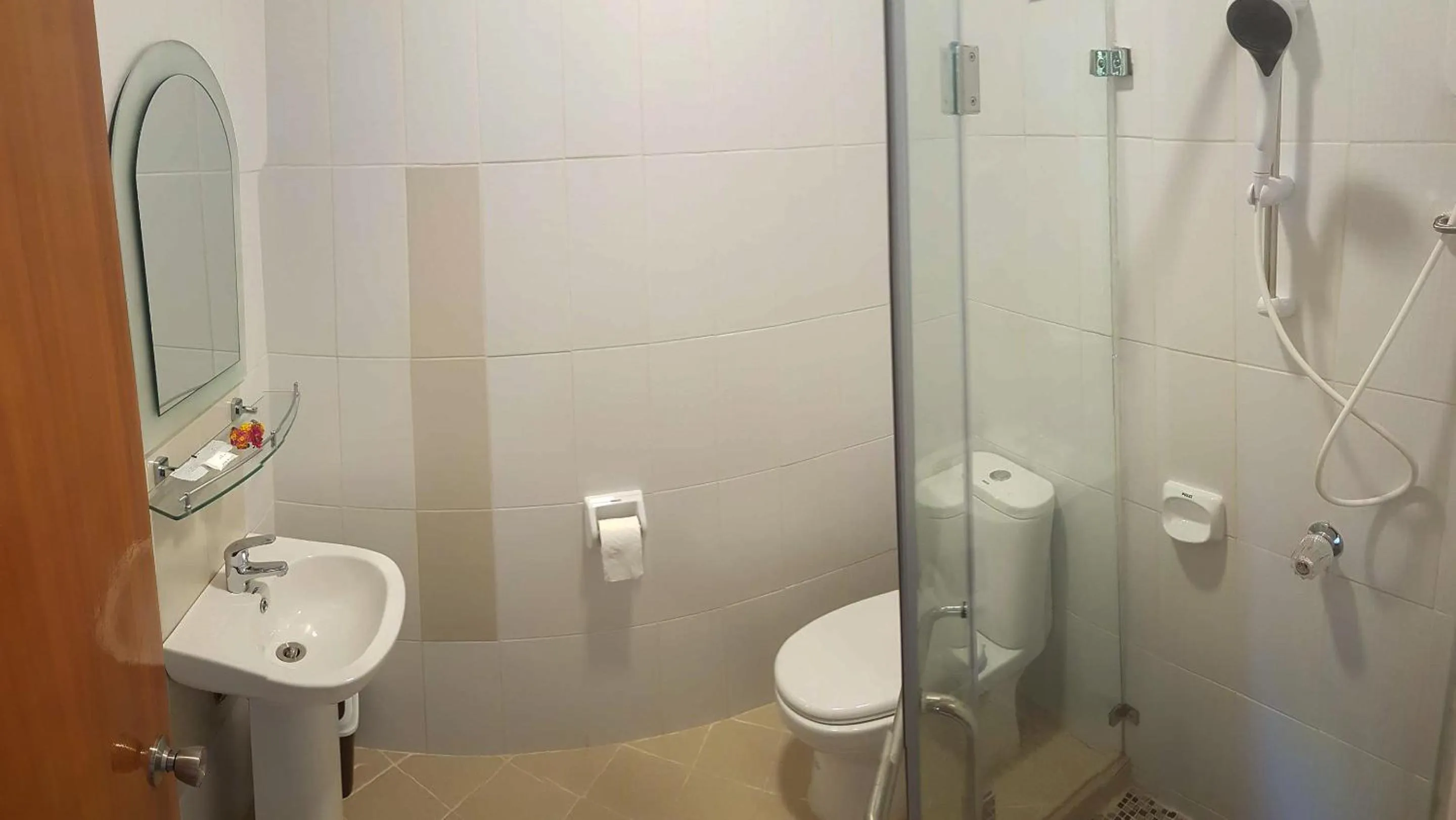 Shower in Divers Lodge Moalboal