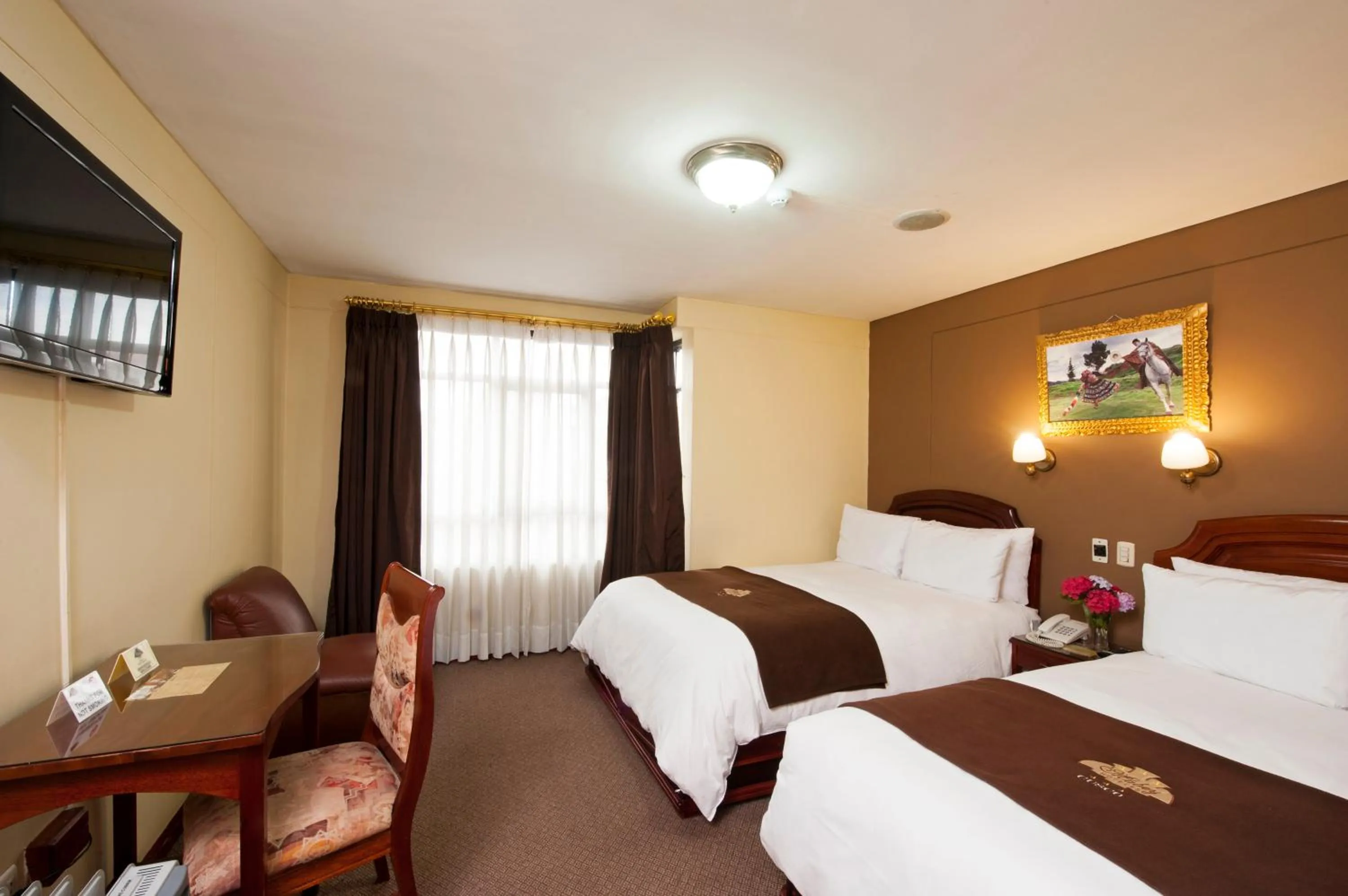 Photo of the whole room in Hotel Mabey Cusco