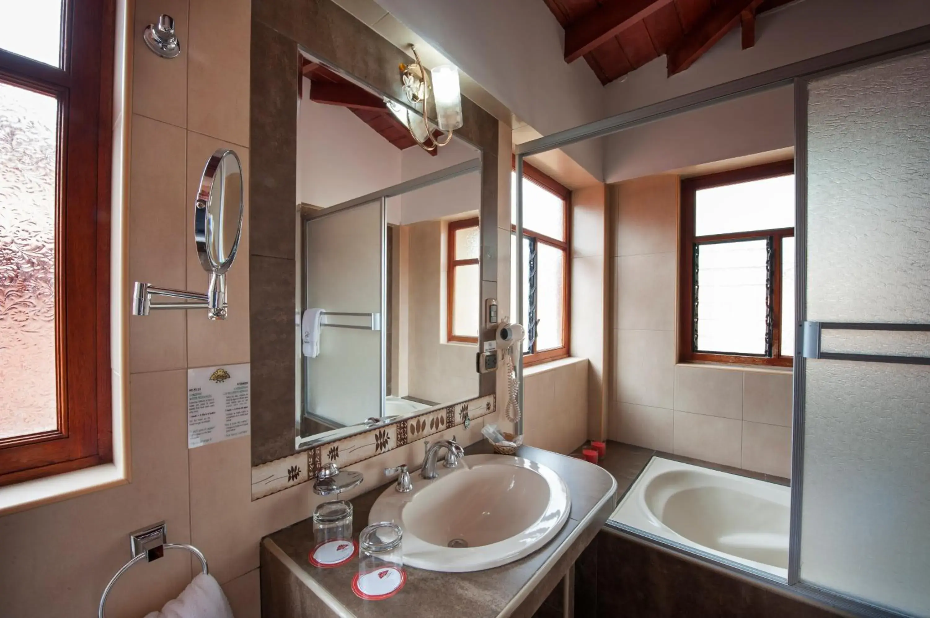 Photo of the whole room in Hotel Mabey Urubamba Photo of the whole room in Hotel Mabey Urubamba