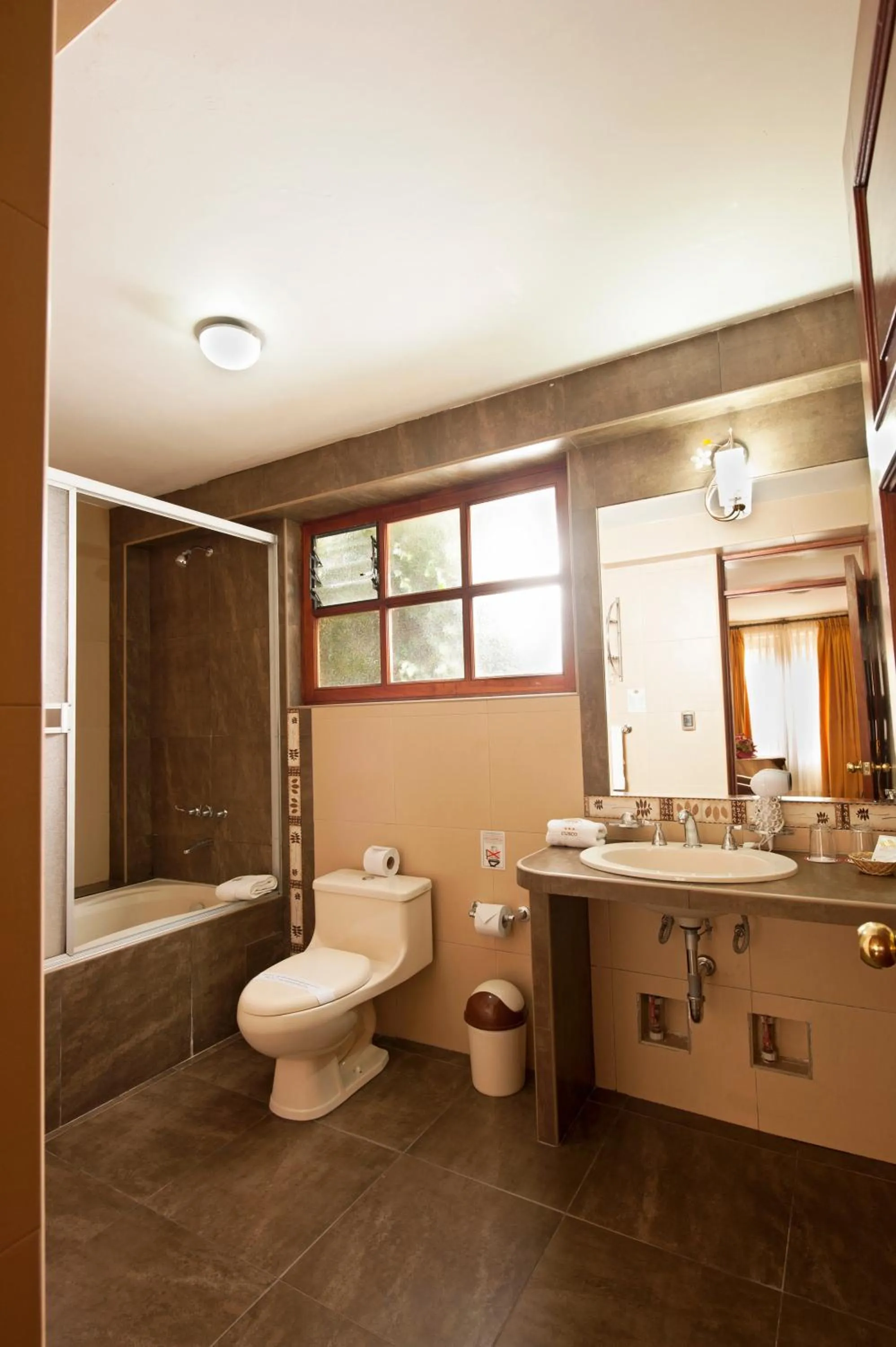 Bathroom in Hotel Mabey Urubamba