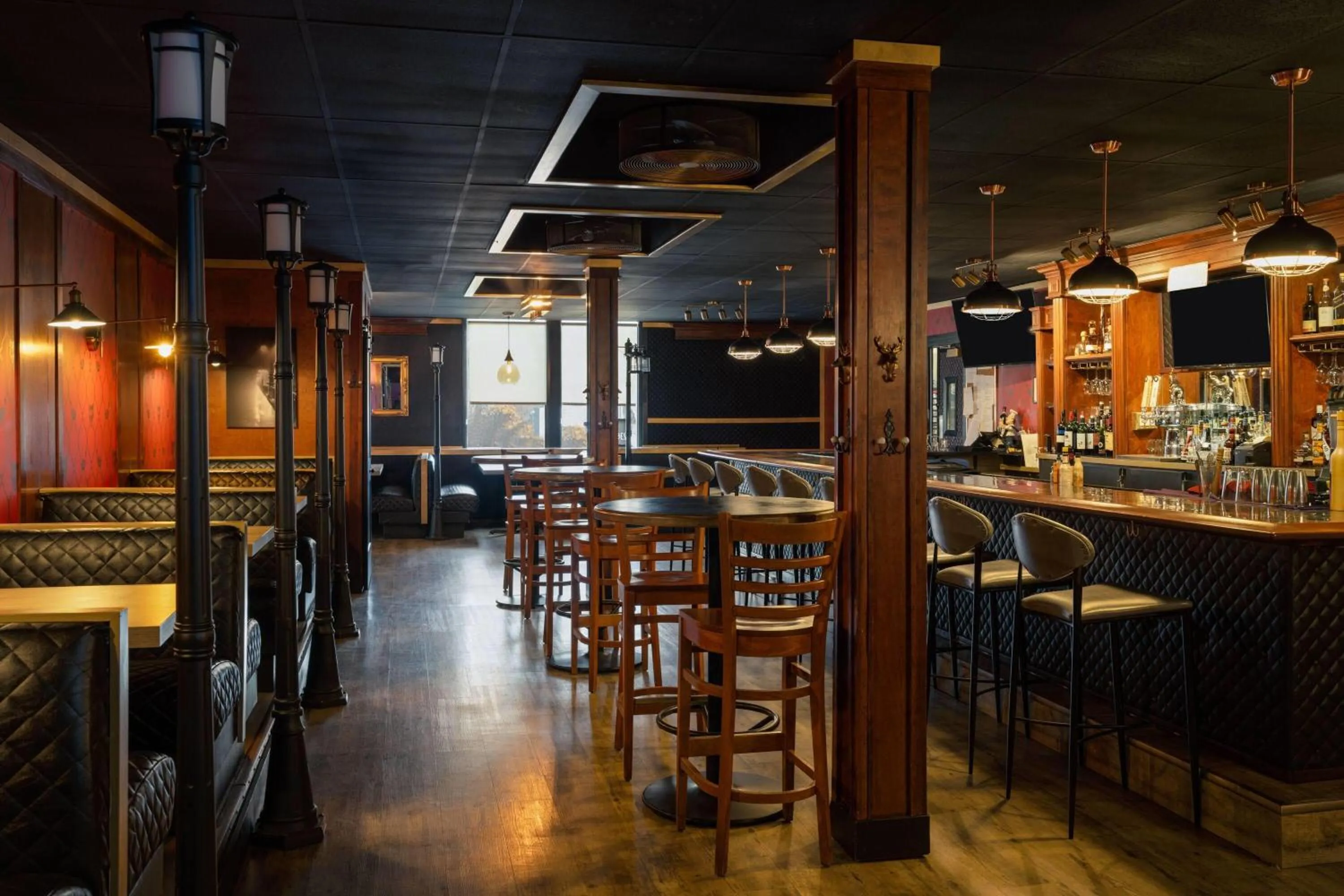 Lounge or bar in Sternwheeler Hotel & Conference Centre, Trademark by Wyndham