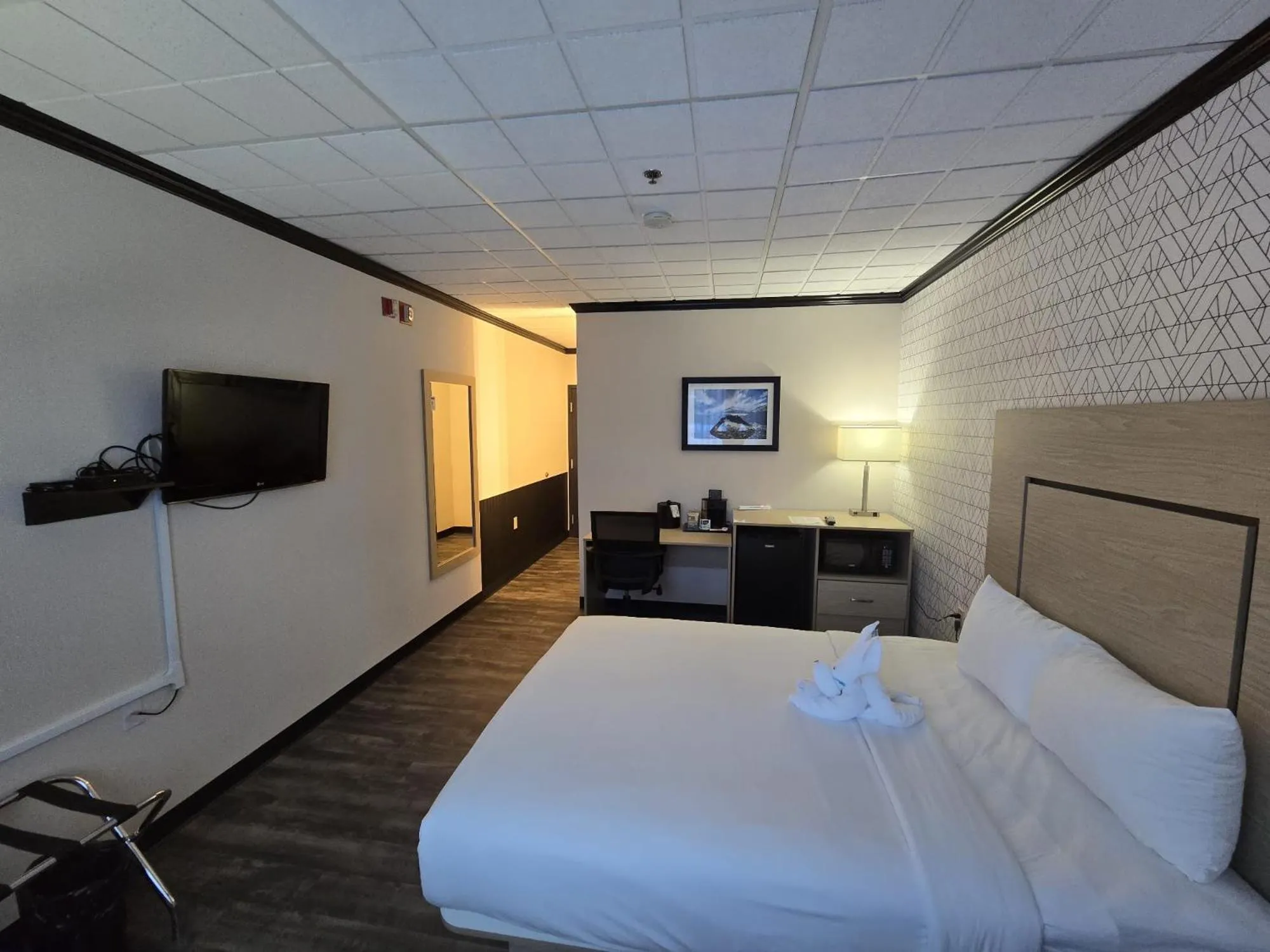 Bed in Sternwheeler Hotel & Conference Centre, Trademark by Wyndham