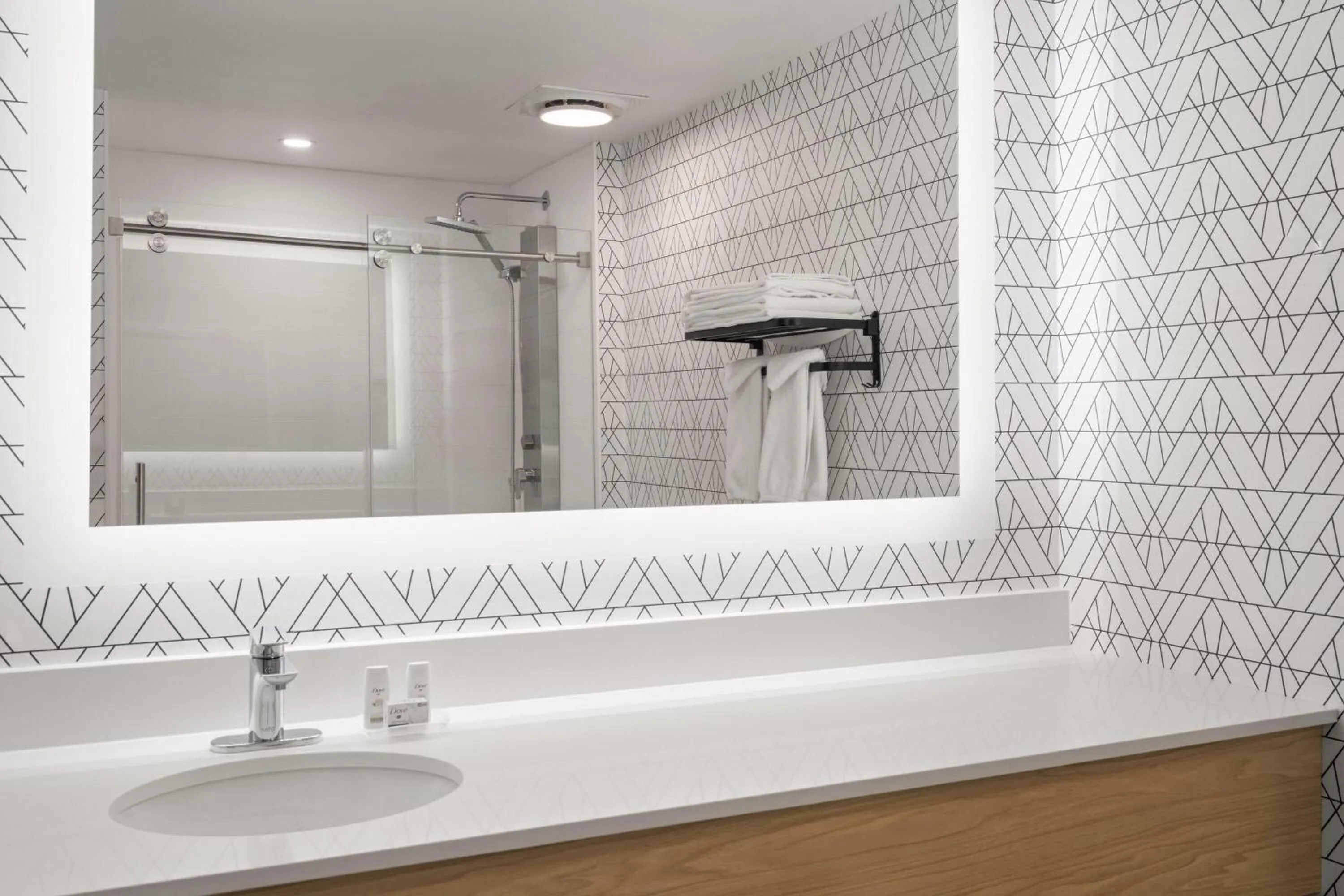 Bathroom in Sternwheeler Hotel & Conference Centre, Trademark by Wyndham