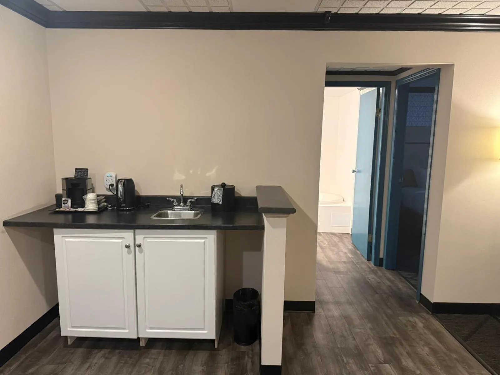 minibar in Sternwheeler Hotel & Conference Centre, Trademark by Wyndham