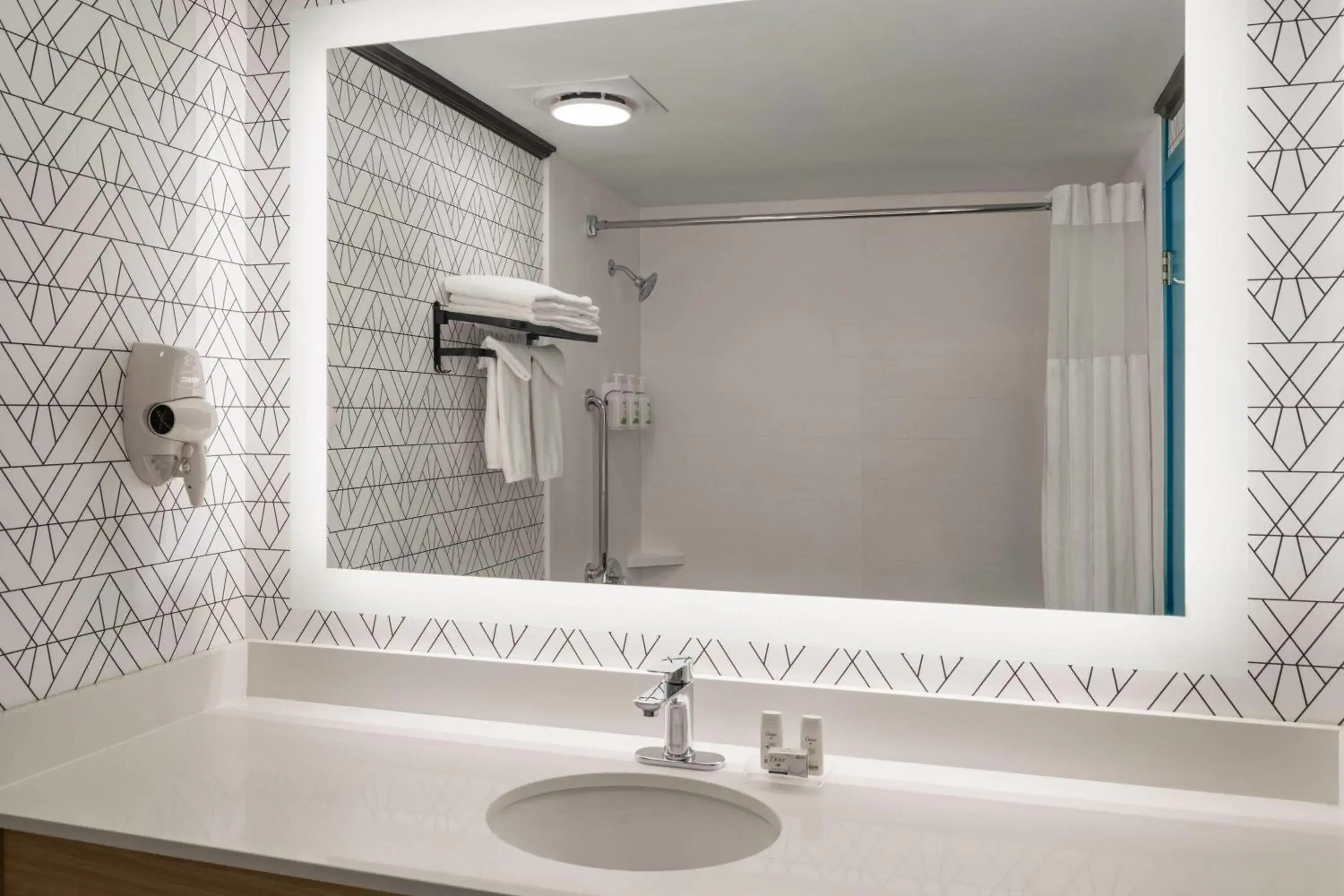 Bathroom in Sternwheeler Hotel & Conference Centre, Trademark by Wyndham Bathroom in Sternwheeler Hotel & Conference Centre, Trademark by Wyndham