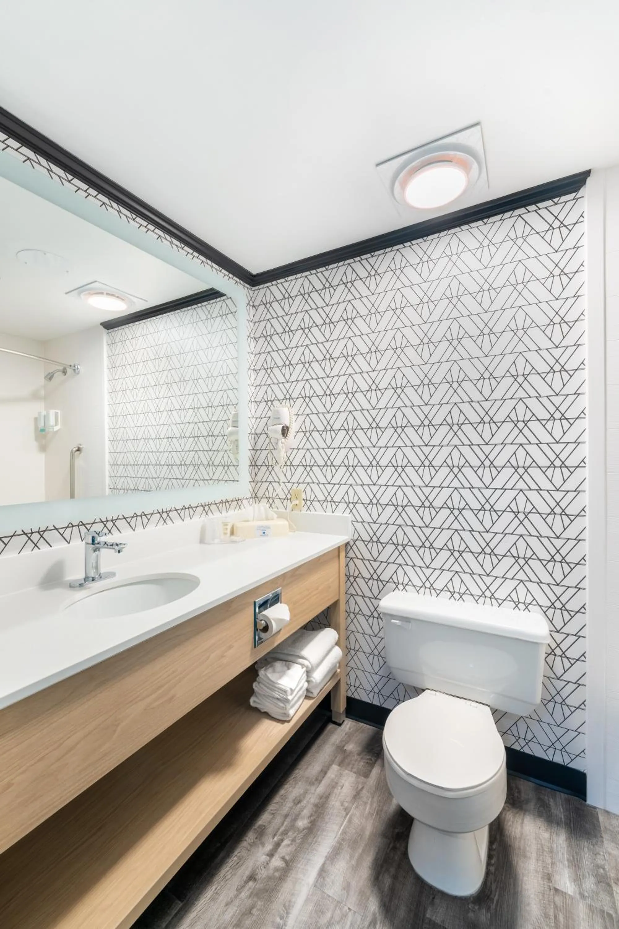 Bathroom in Sternwheeler Hotel & Conference Centre, Trademark by Wyndham