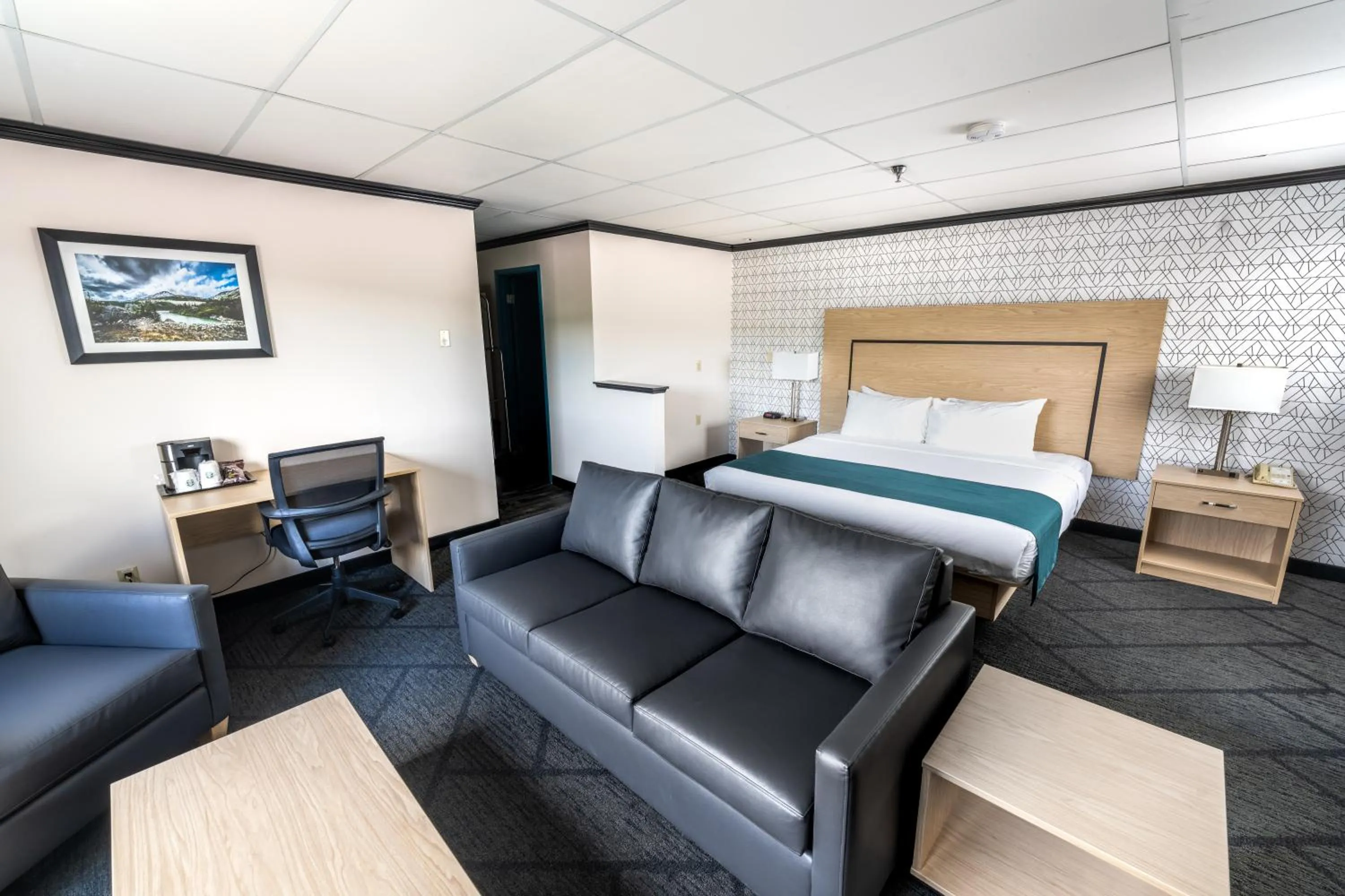 Bed in Sternwheeler Hotel & Conference Centre, Trademark by Wyndham