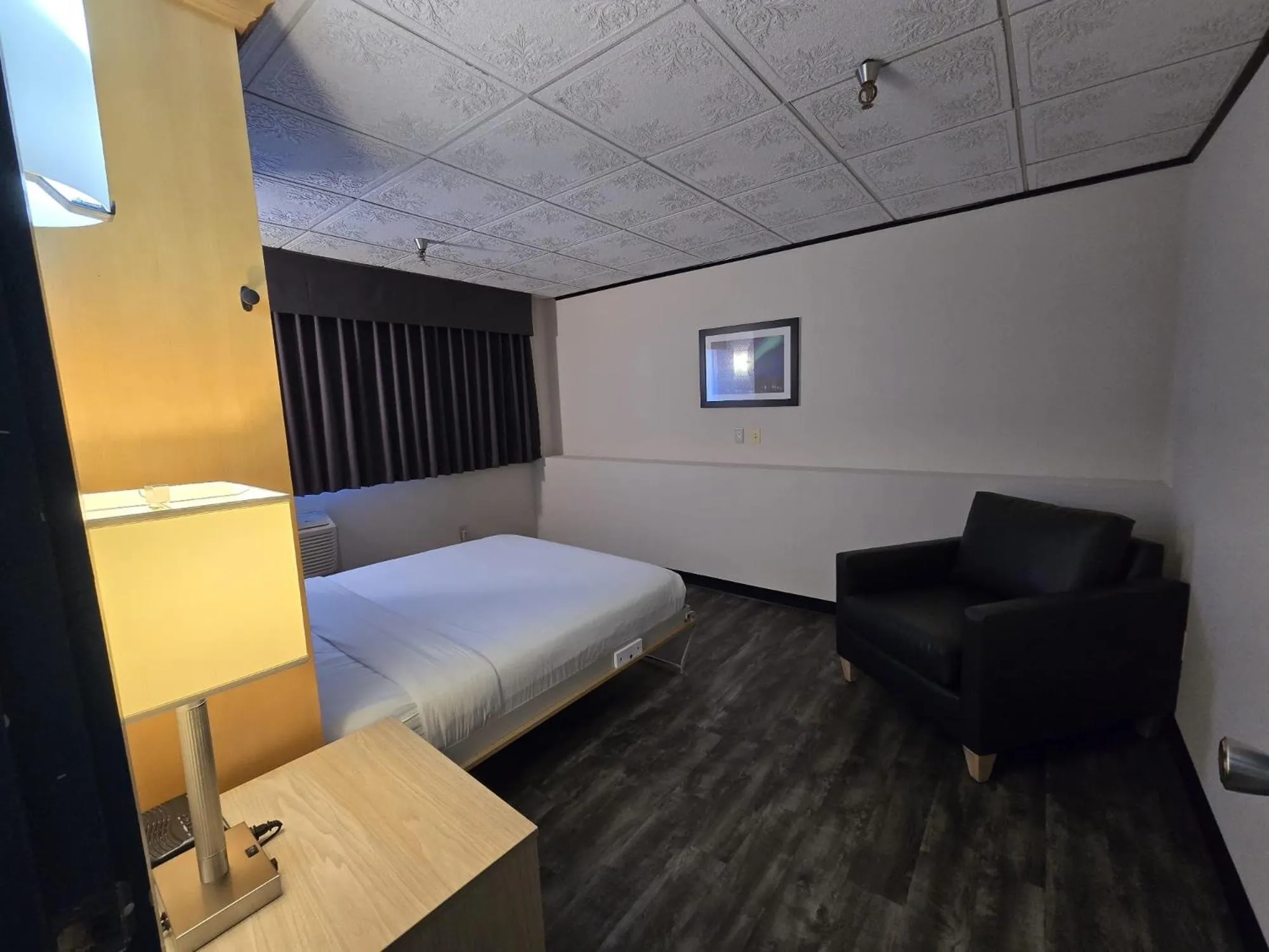 Bed in Sternwheeler Hotel & Conference Centre, Trademark by Wyndham