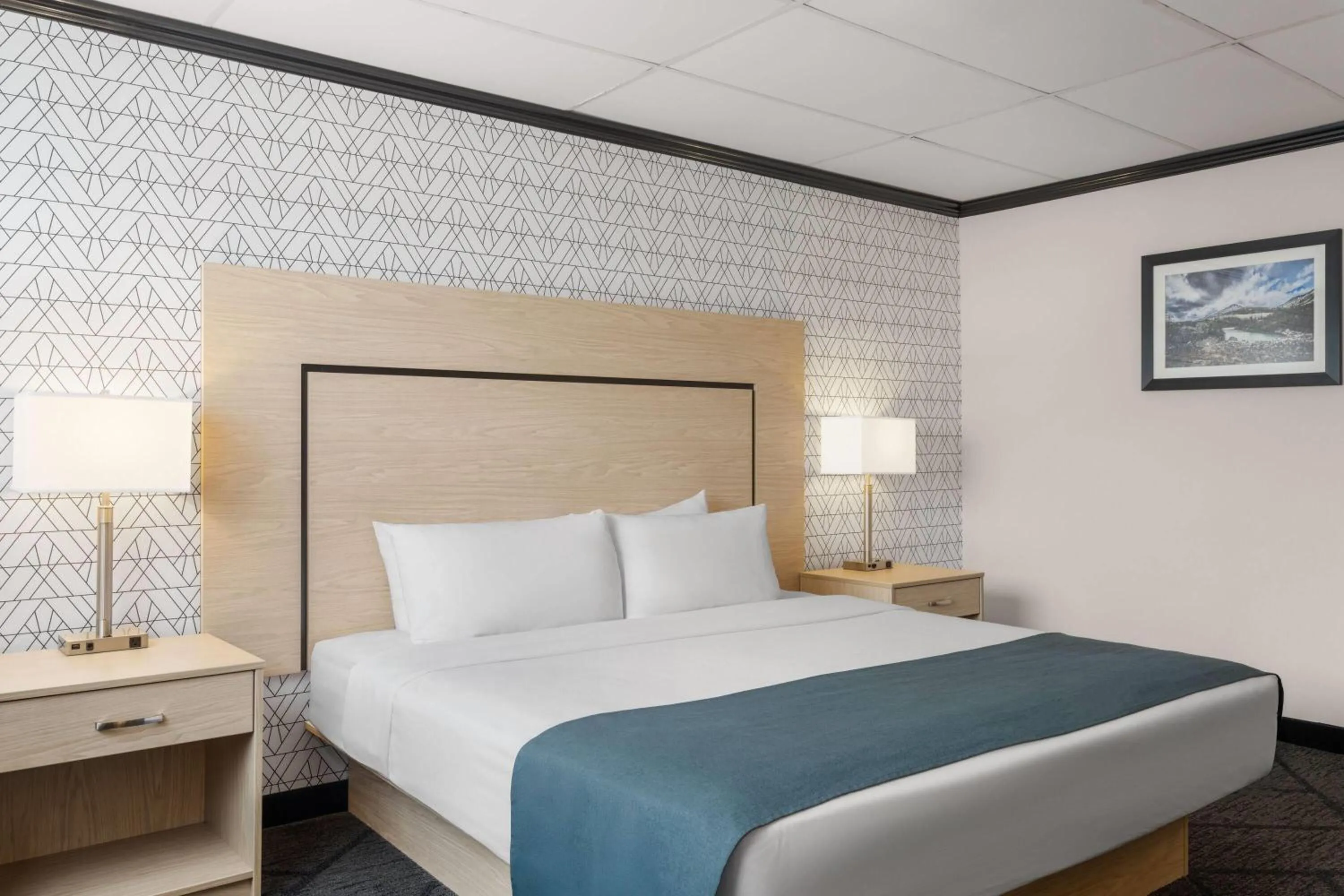 Photo of the whole room, Bed in Sternwheeler Hotel & Conference Centre, Trademark by Wyndham