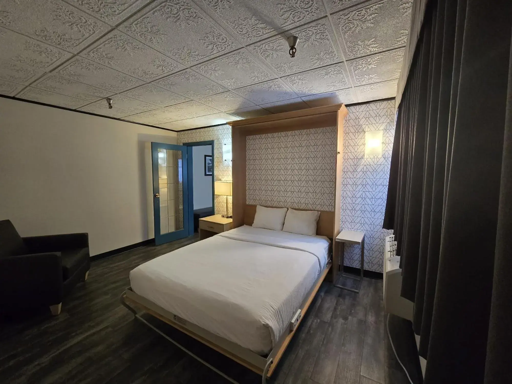 Bed in Sternwheeler Hotel & Conference Centre, Trademark by Wyndham Bed in Sternwheeler Hotel & Conference Centre, Trademark by Wyndham