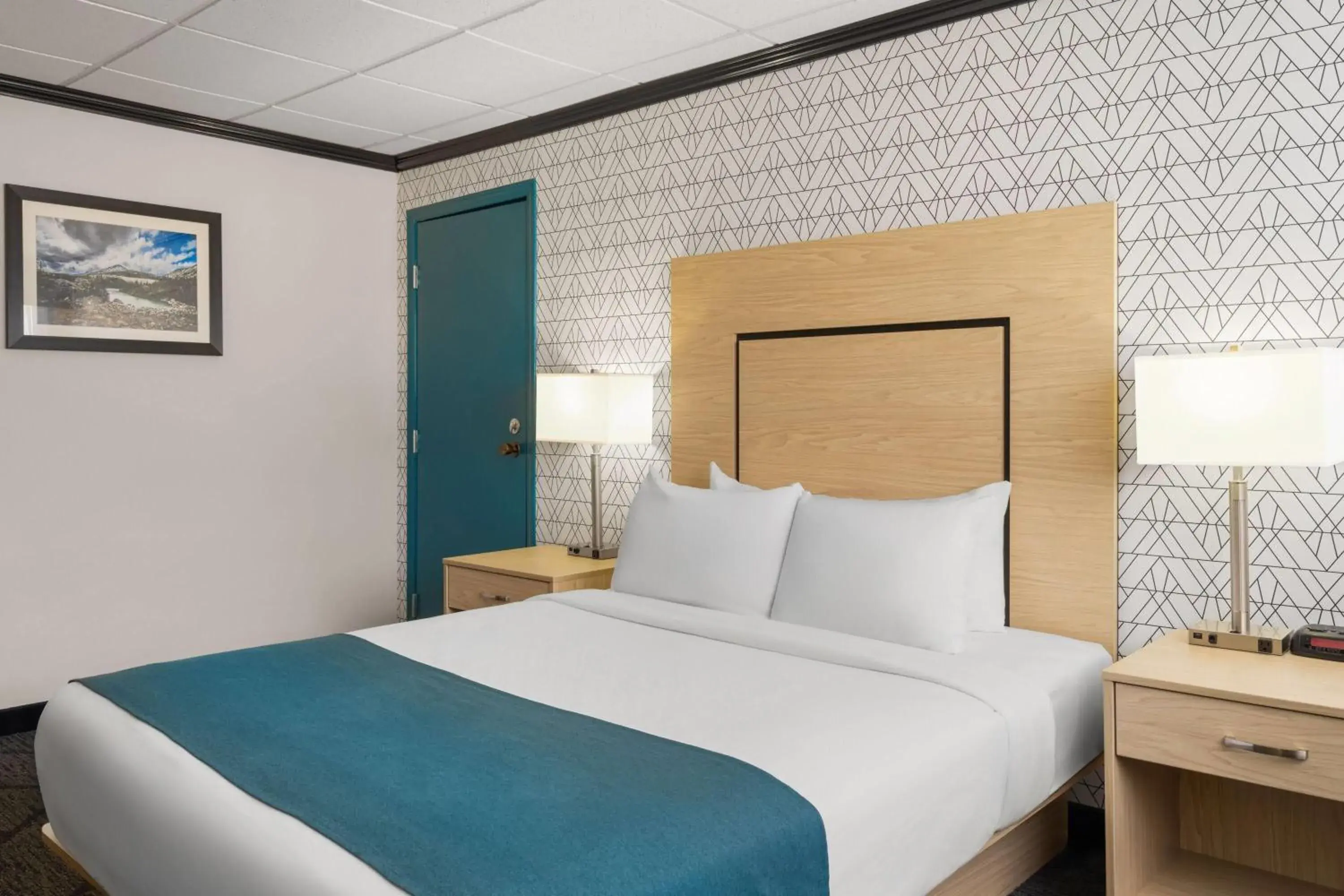 Photo of the whole room, Bed in Sternwheeler Hotel & Conference Centre, Trademark by Wyndham Photo of the whole room, Bed in Sternwheeler Hotel & Conference Centre, Trademark by Wyndham