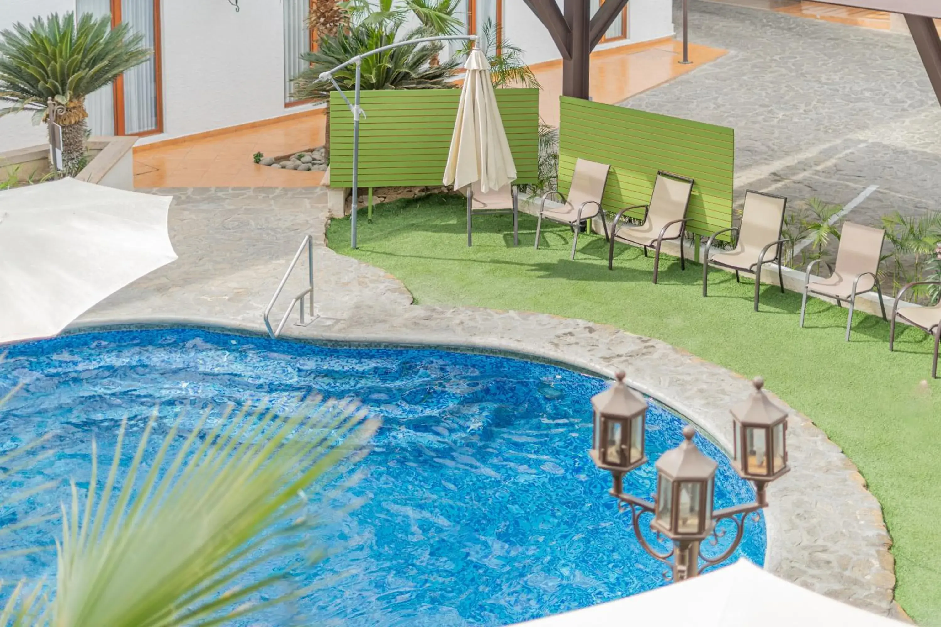 Pool view in Seven Crown La Paz Centro Historico Pool view in Seven Crown La Paz Centro Historico