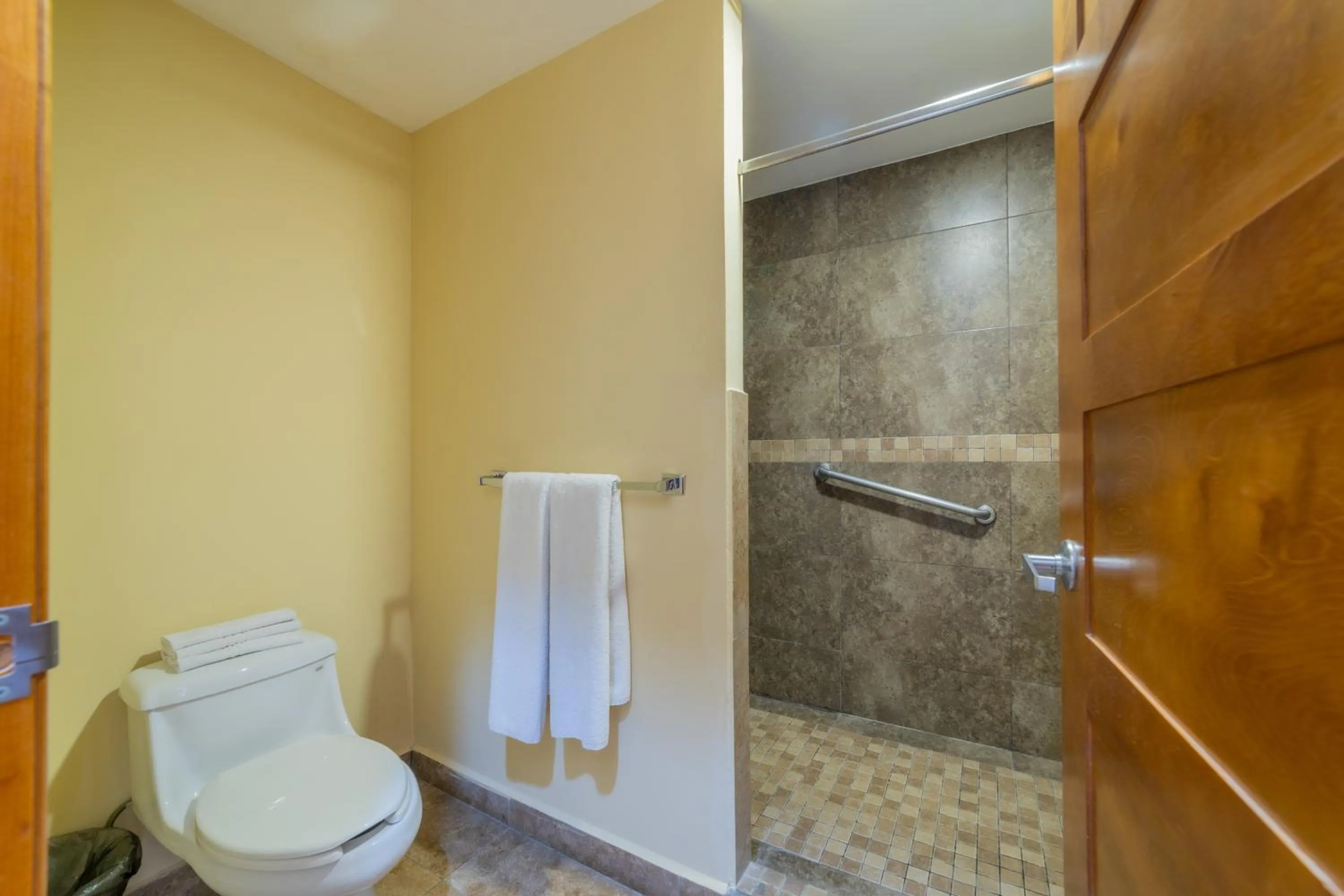 Shower in Seven Crown La Paz Centro Historico