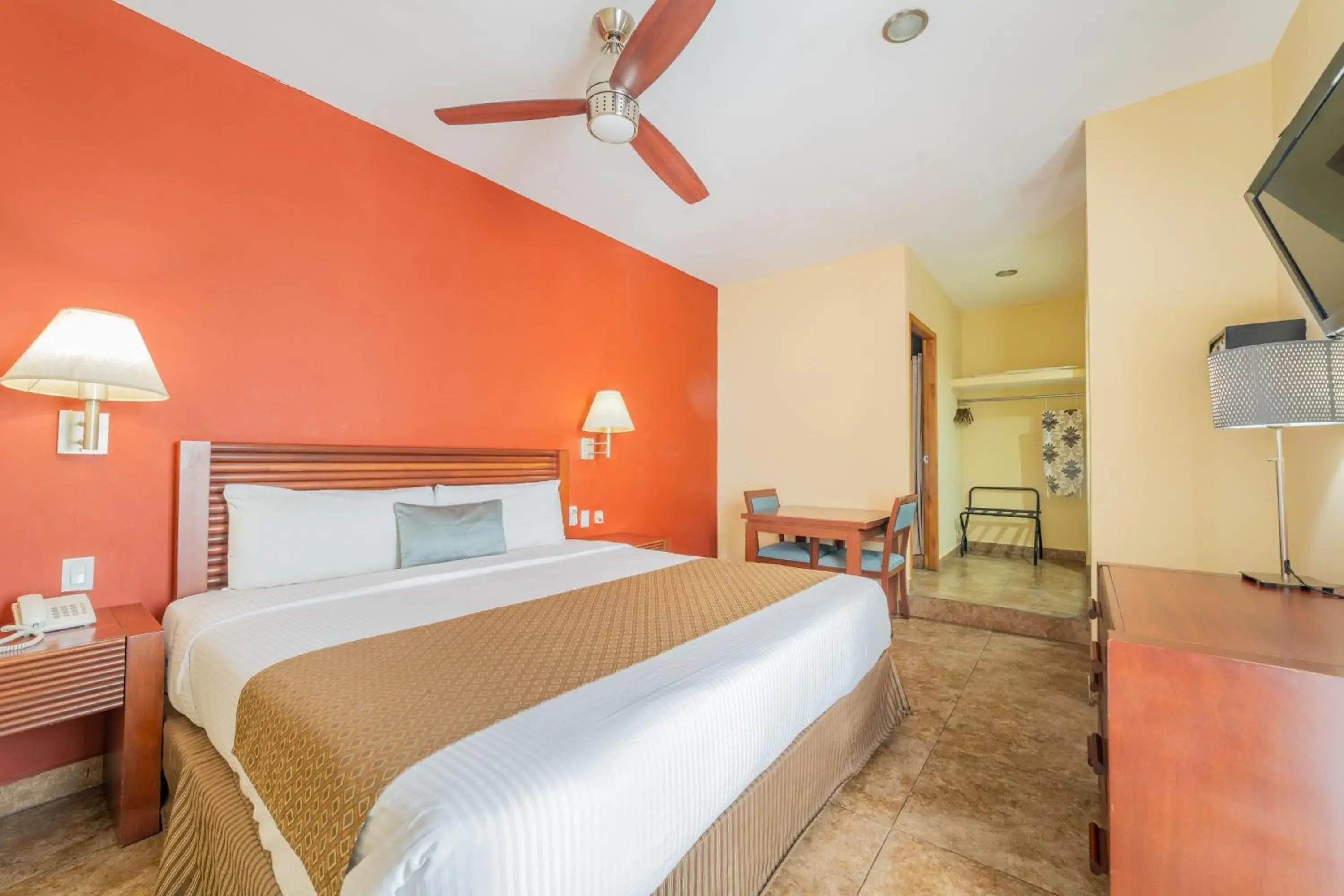 Superior King Room in Seven Crown La Paz Centro Historico Superior King Room in Seven Crown La Paz Centro Historico