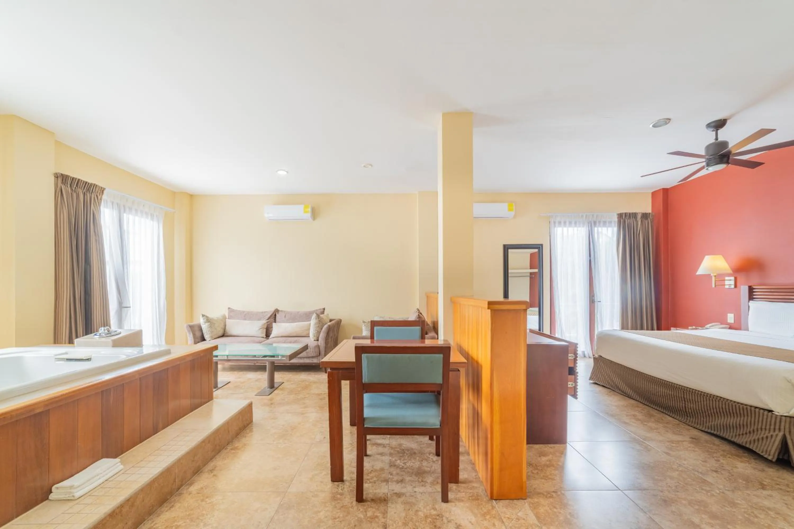 Photo of the whole room, Bed in Seven Crown La Paz Centro Historico