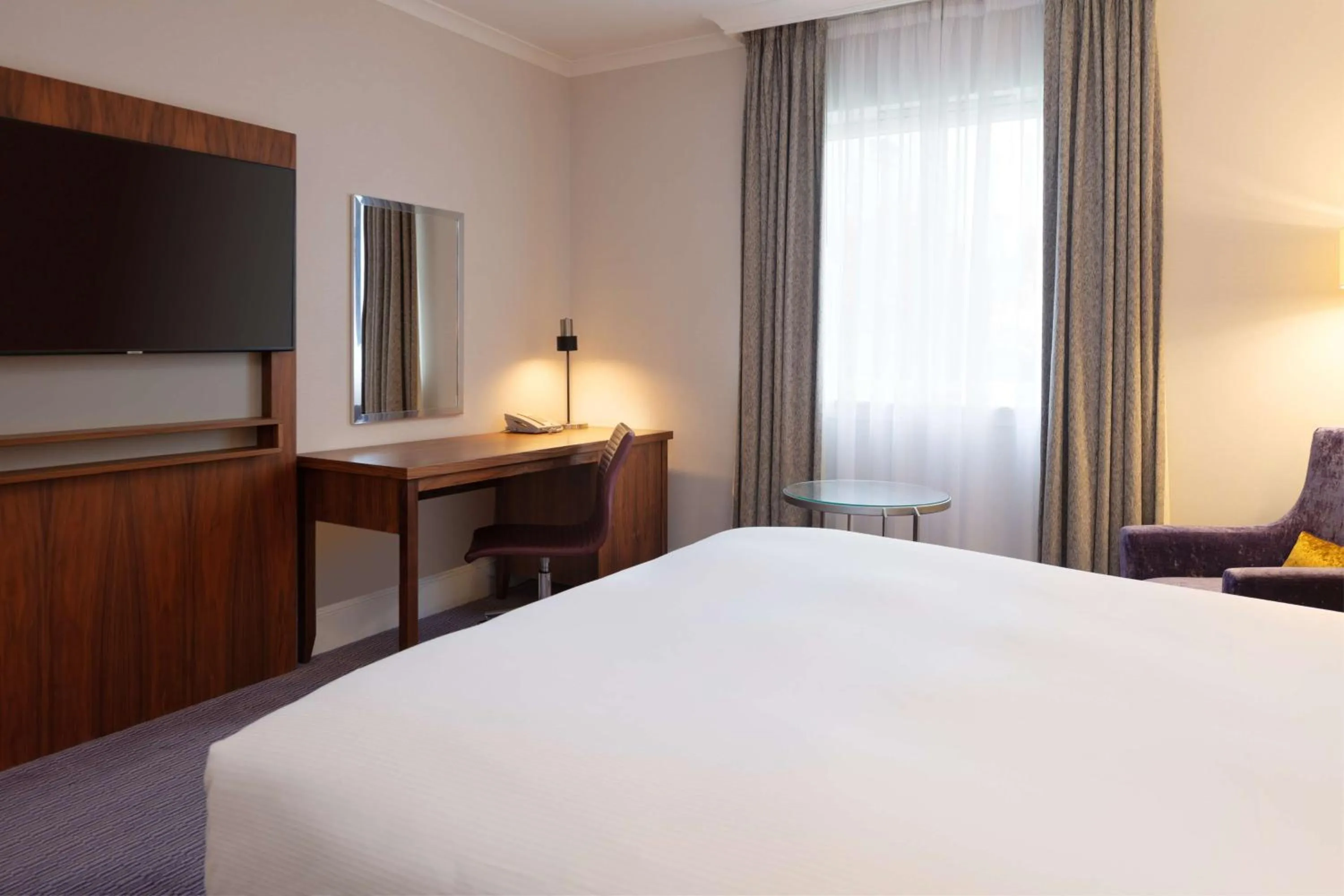 Bed in DoubleTree by Hilton Edinburgh Airport