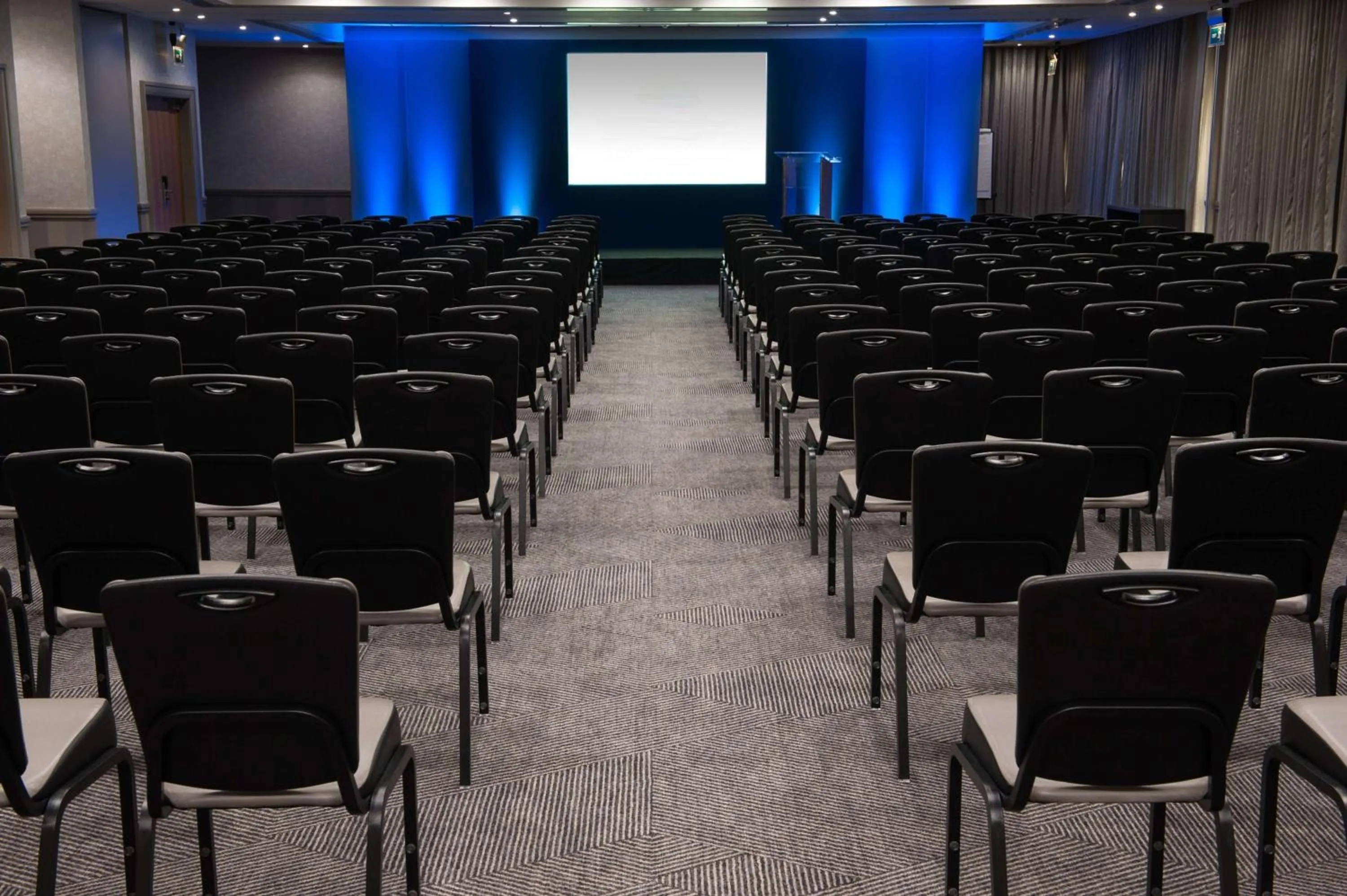 Meeting/conference room in DoubleTree by Hilton Edinburgh Airport