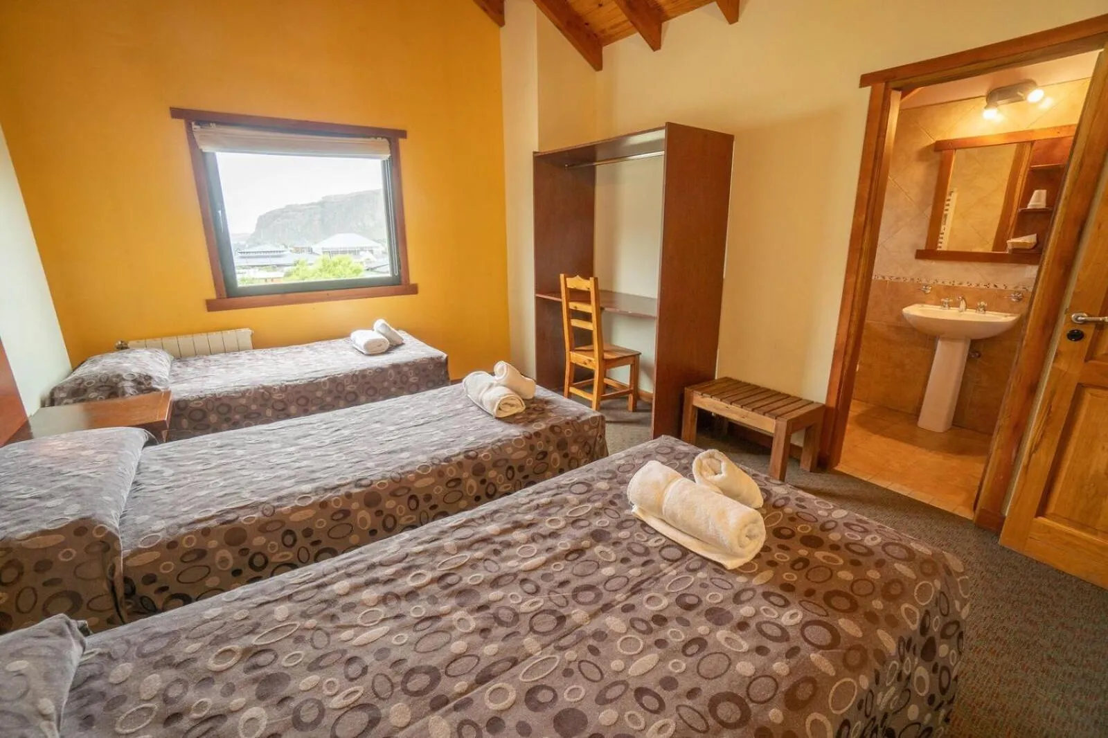 Photo of the whole room, Bed in Hosteria El Paraiso