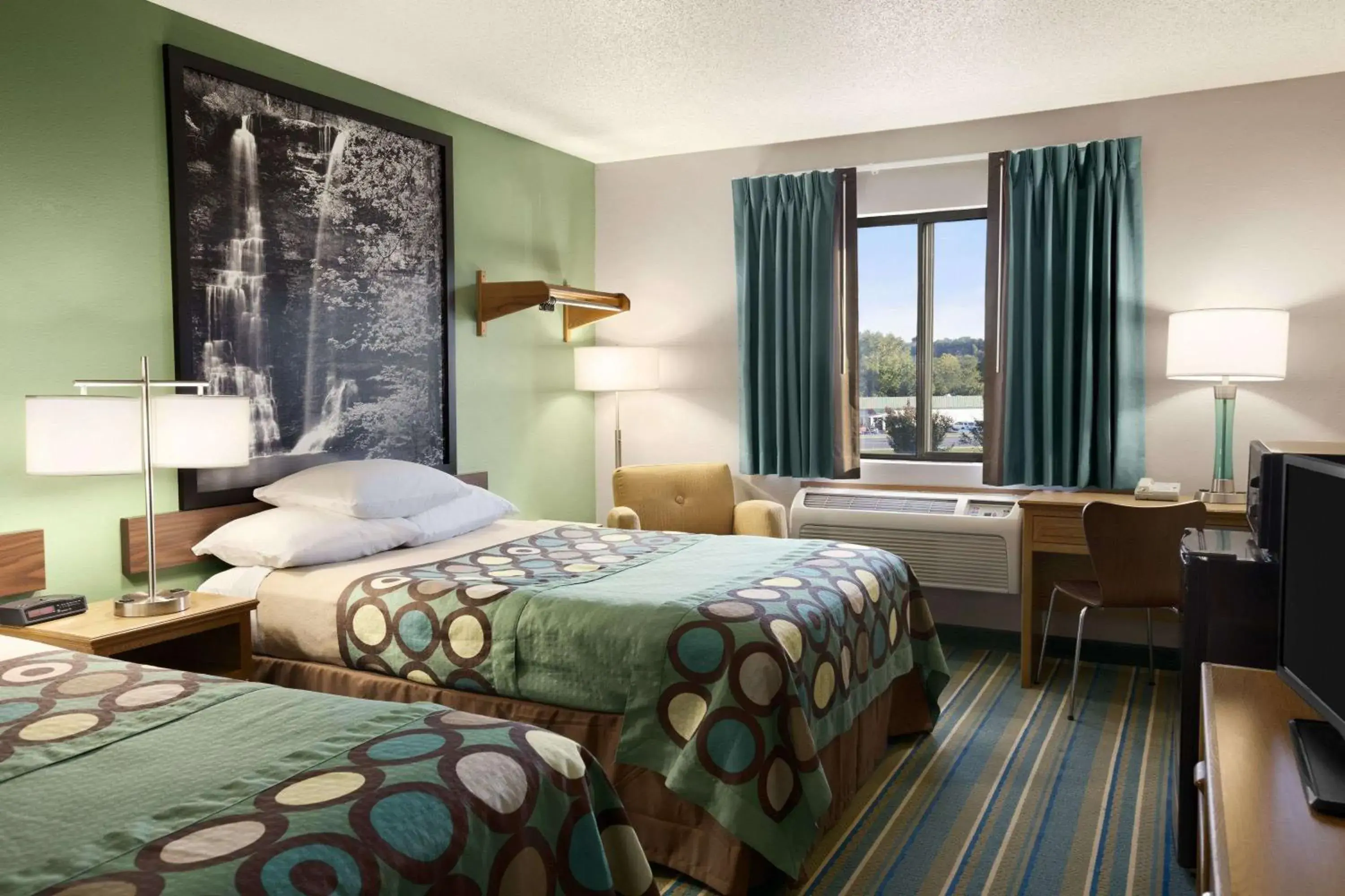 Photo of the whole room, Bed in Super 8 by Wyndham Batesville Photo of the whole room, Bed in Super 8 by Wyndham Batesville