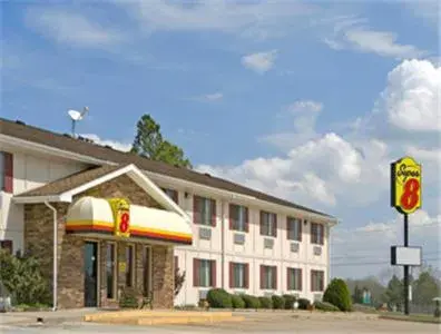 Property building in Super 8 by Wyndham Batesville Property building in Super 8 by Wyndham Batesville