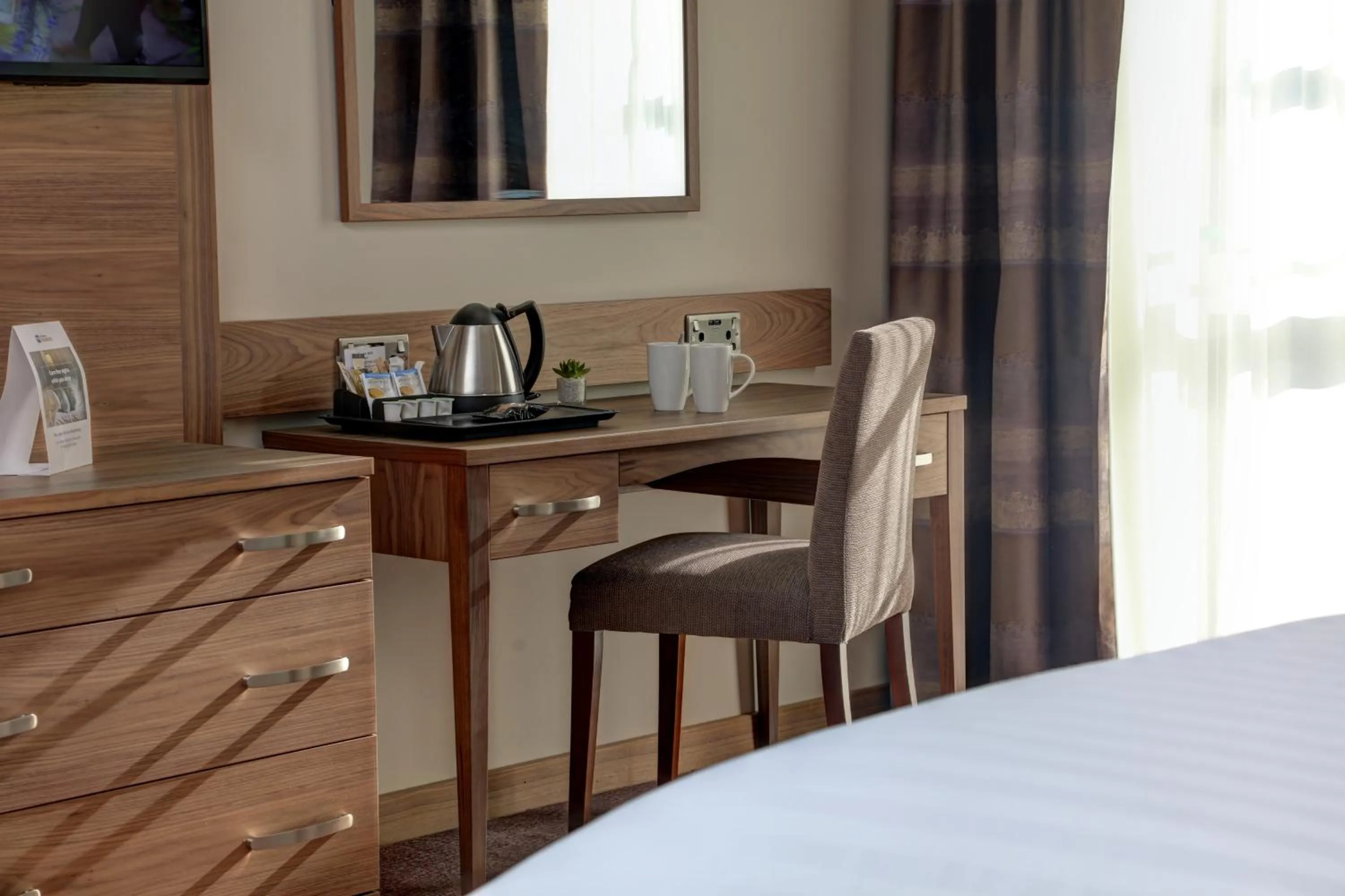 Other, Bed in Best Western Kings Manor