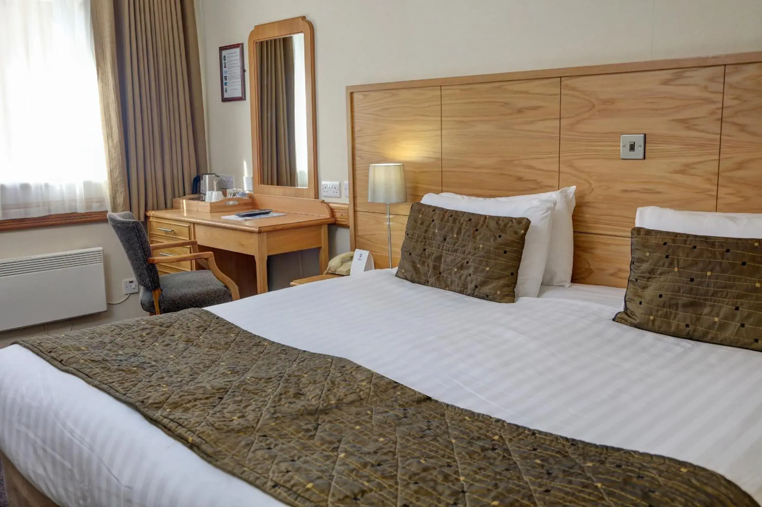 Bed in Best Western Kings Manor Bed in Best Western Kings Manor