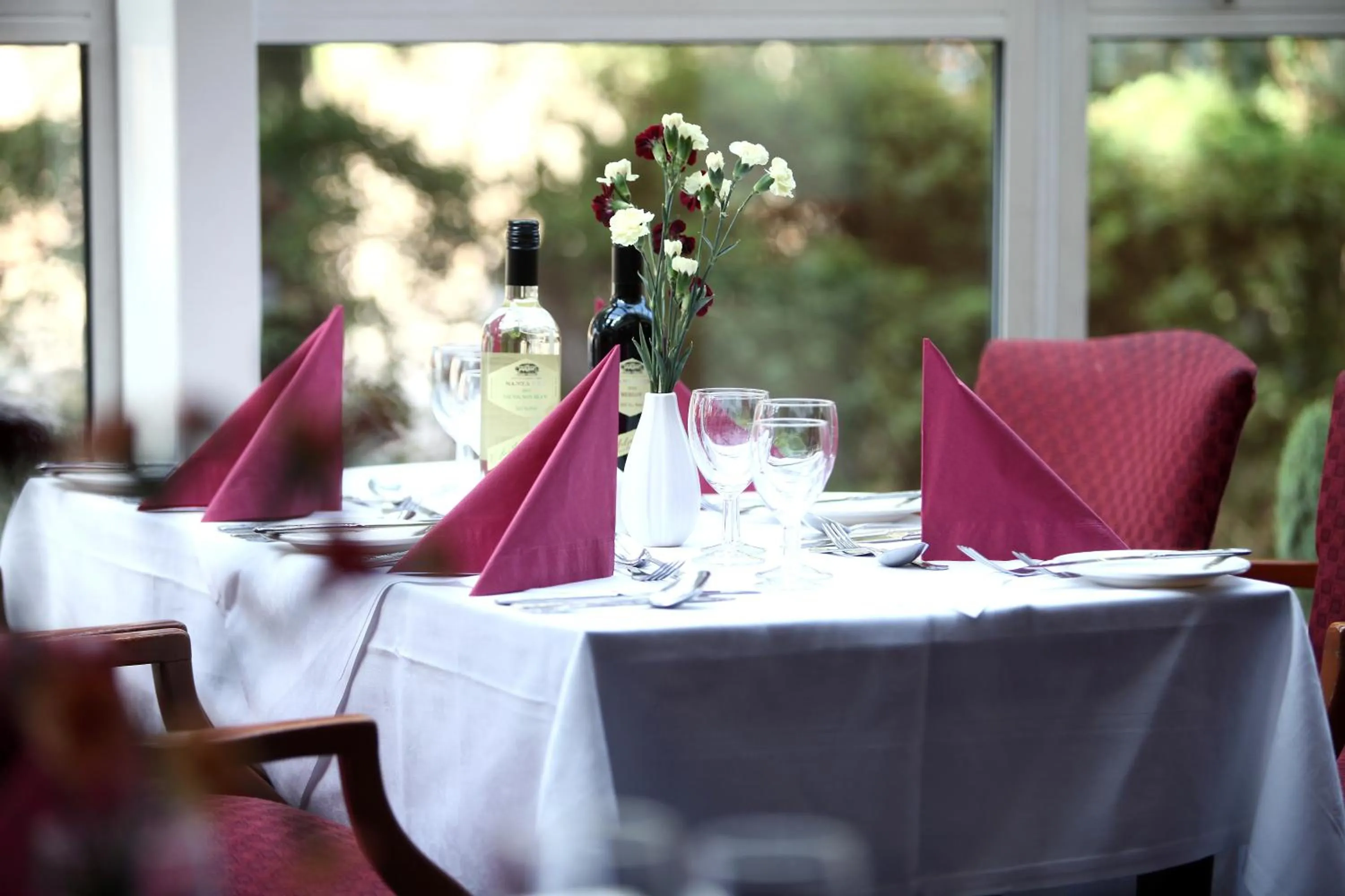 Restaurant/places to eat in Best Western Kings Manor